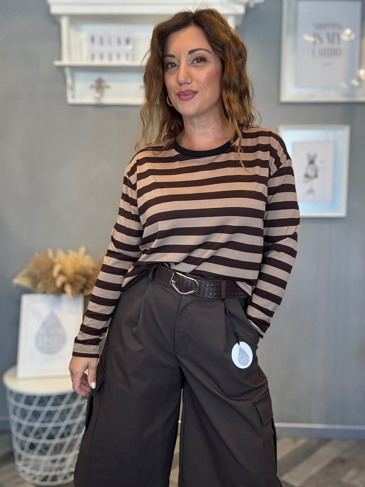 T-shirt soft righe biscotto moro collo nero