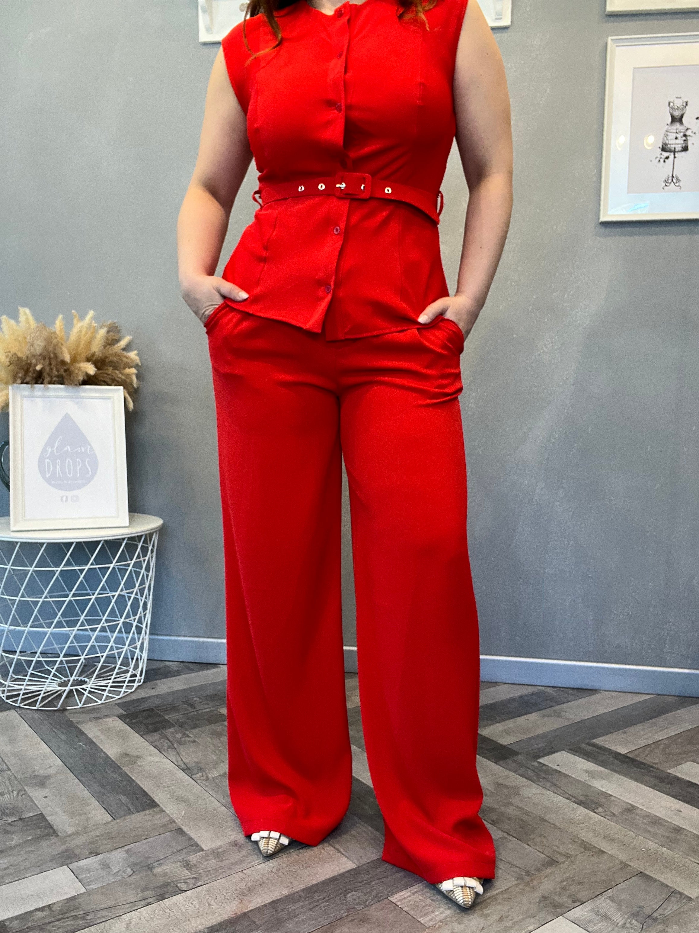 Coordinato smanicato con pantalone palazzo