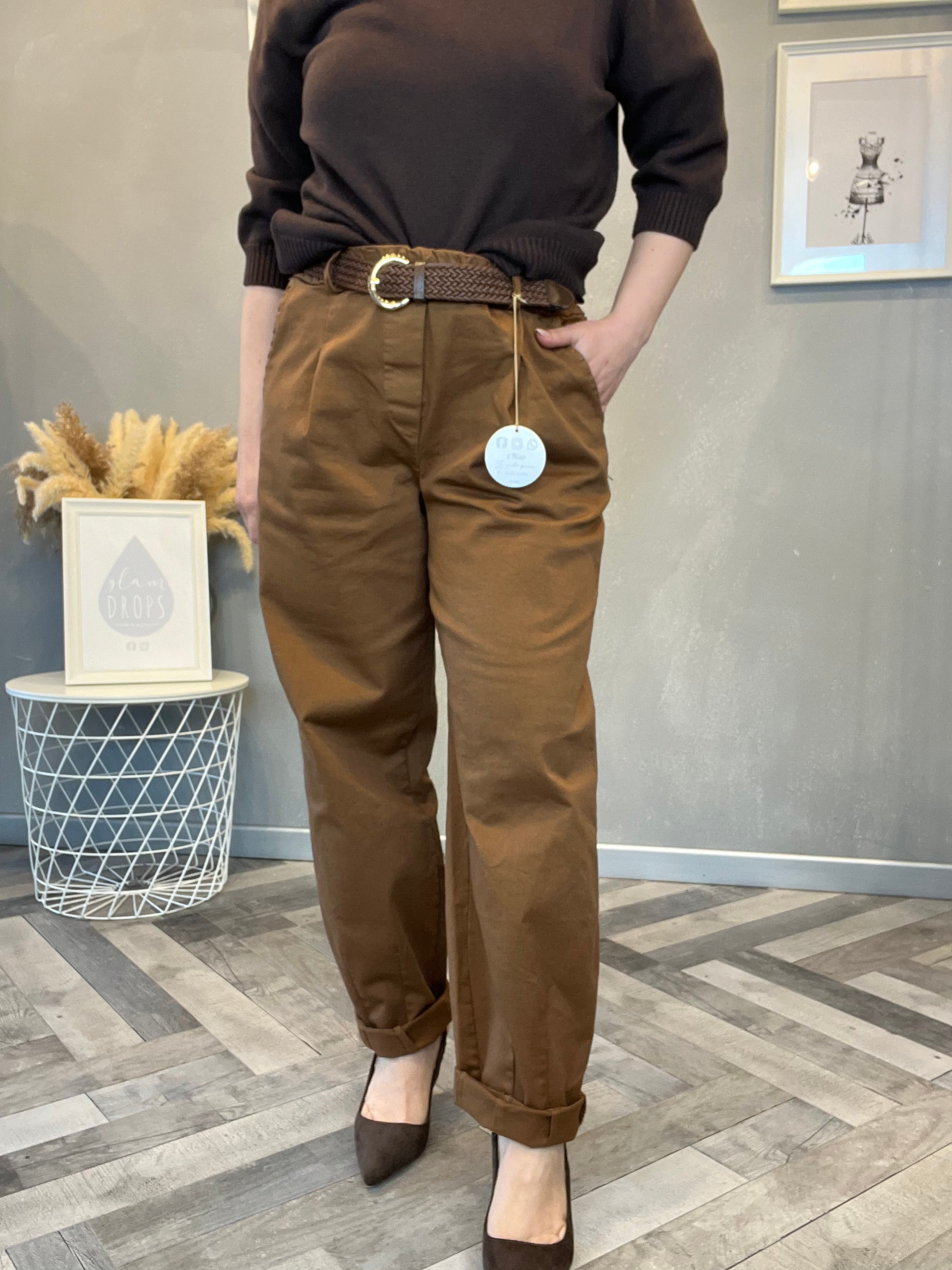 Pantalone carrot cioccolato con cintura