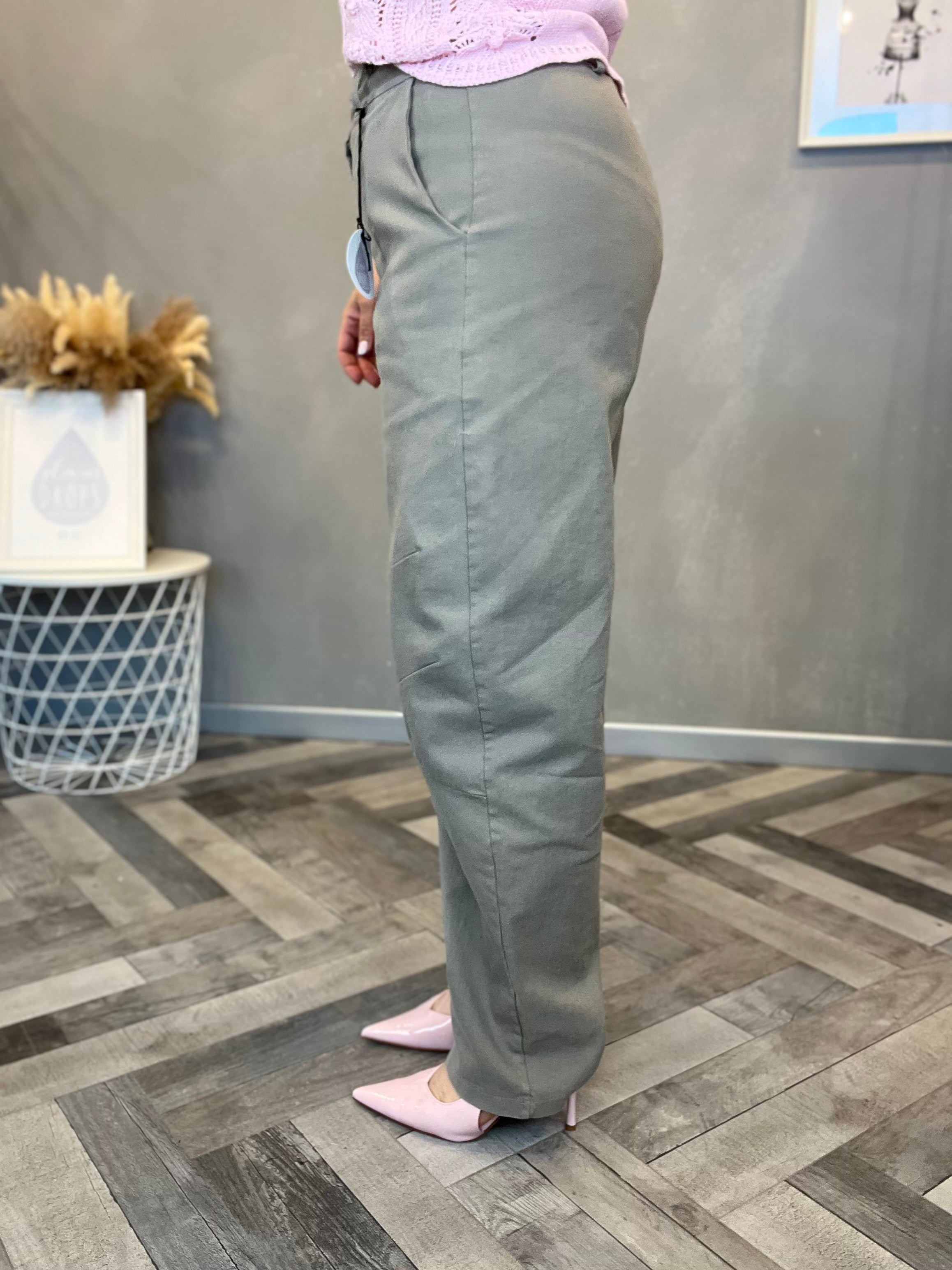 Jeans barrel tortora con cuciture