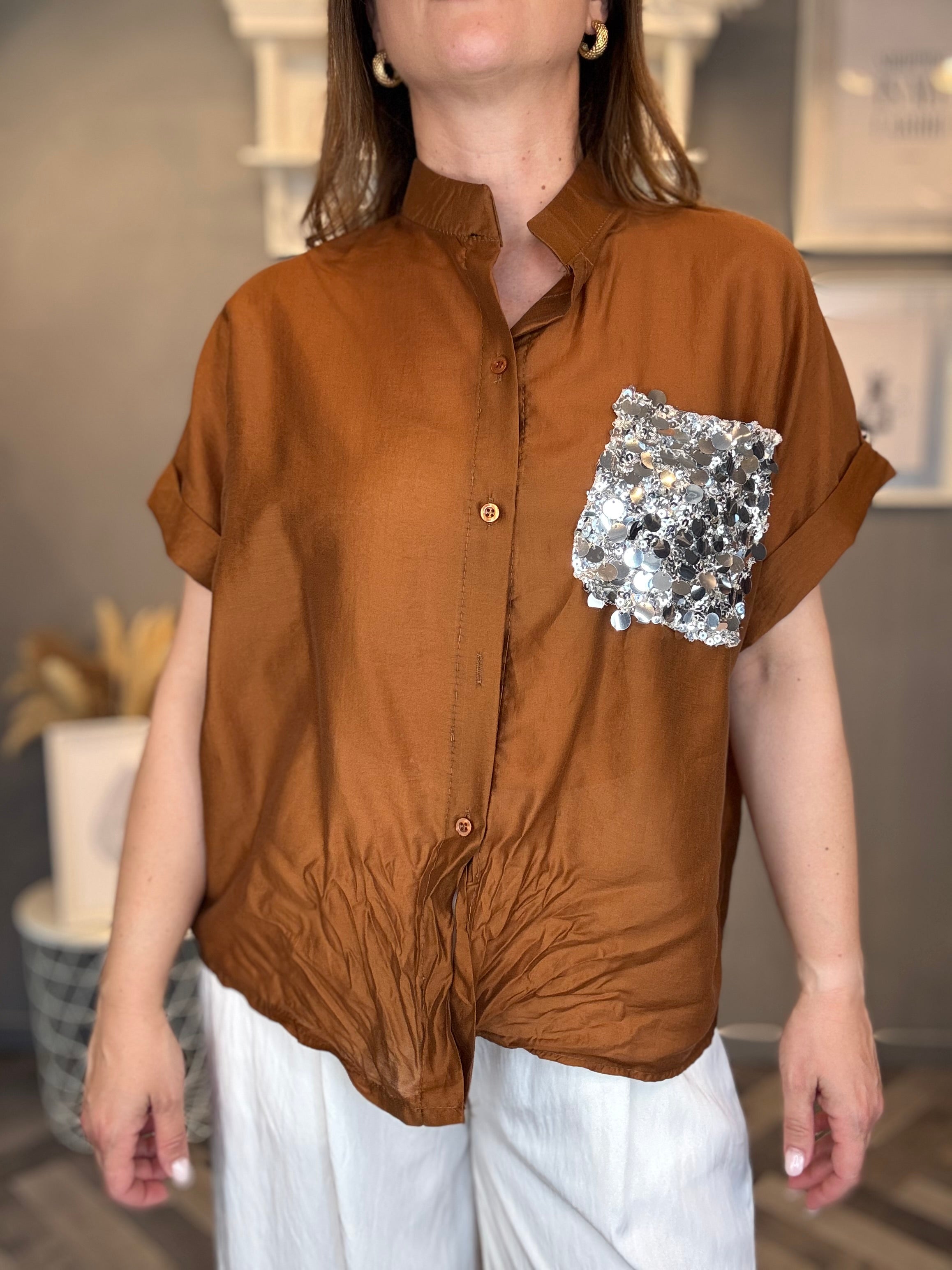 Camicia cuoio con tasca paillettes