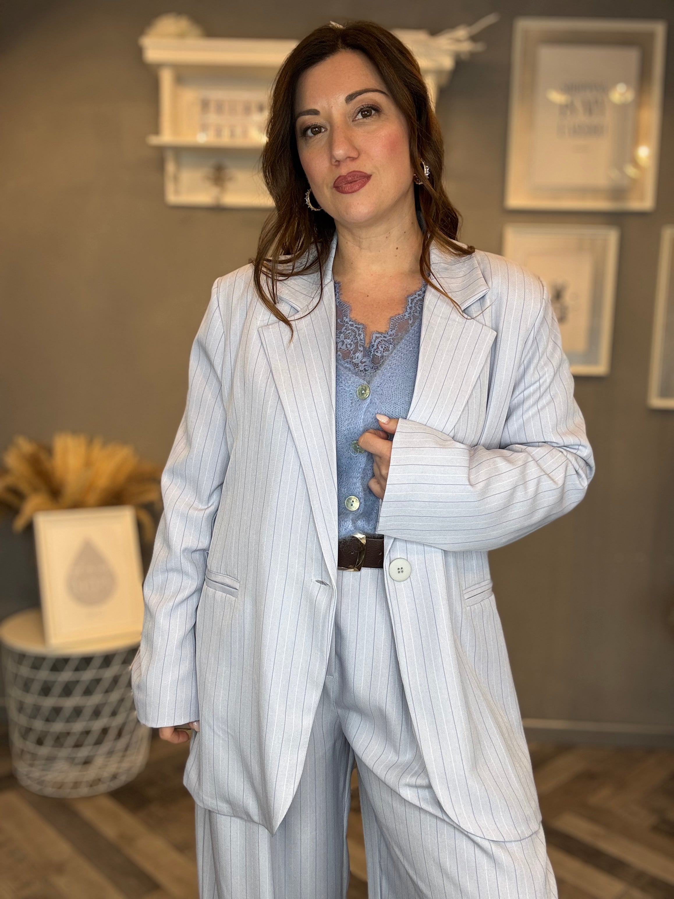 Tailleur a righe celeste polvere