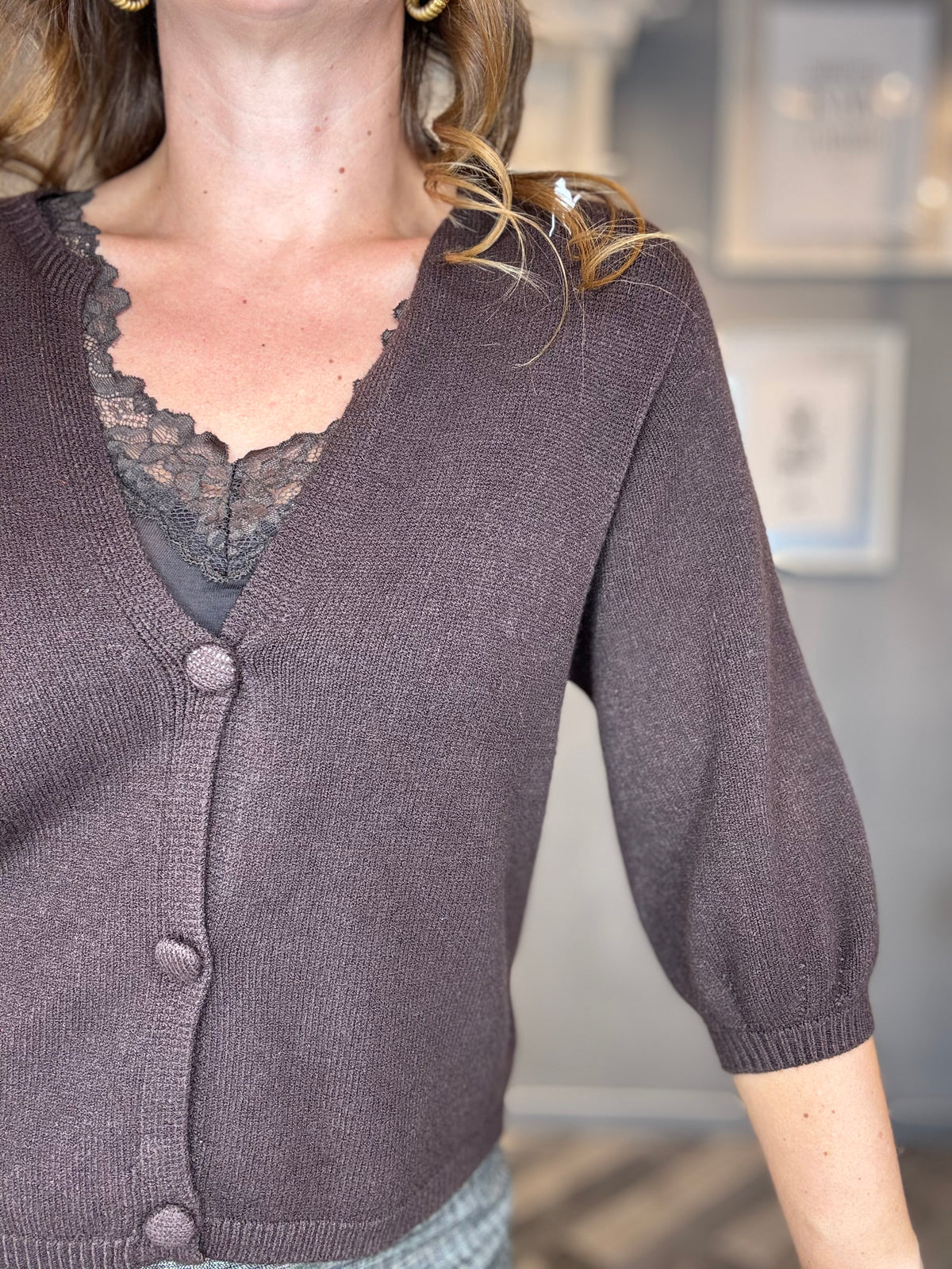 Cardigan Essential bottoni rivestiti moro