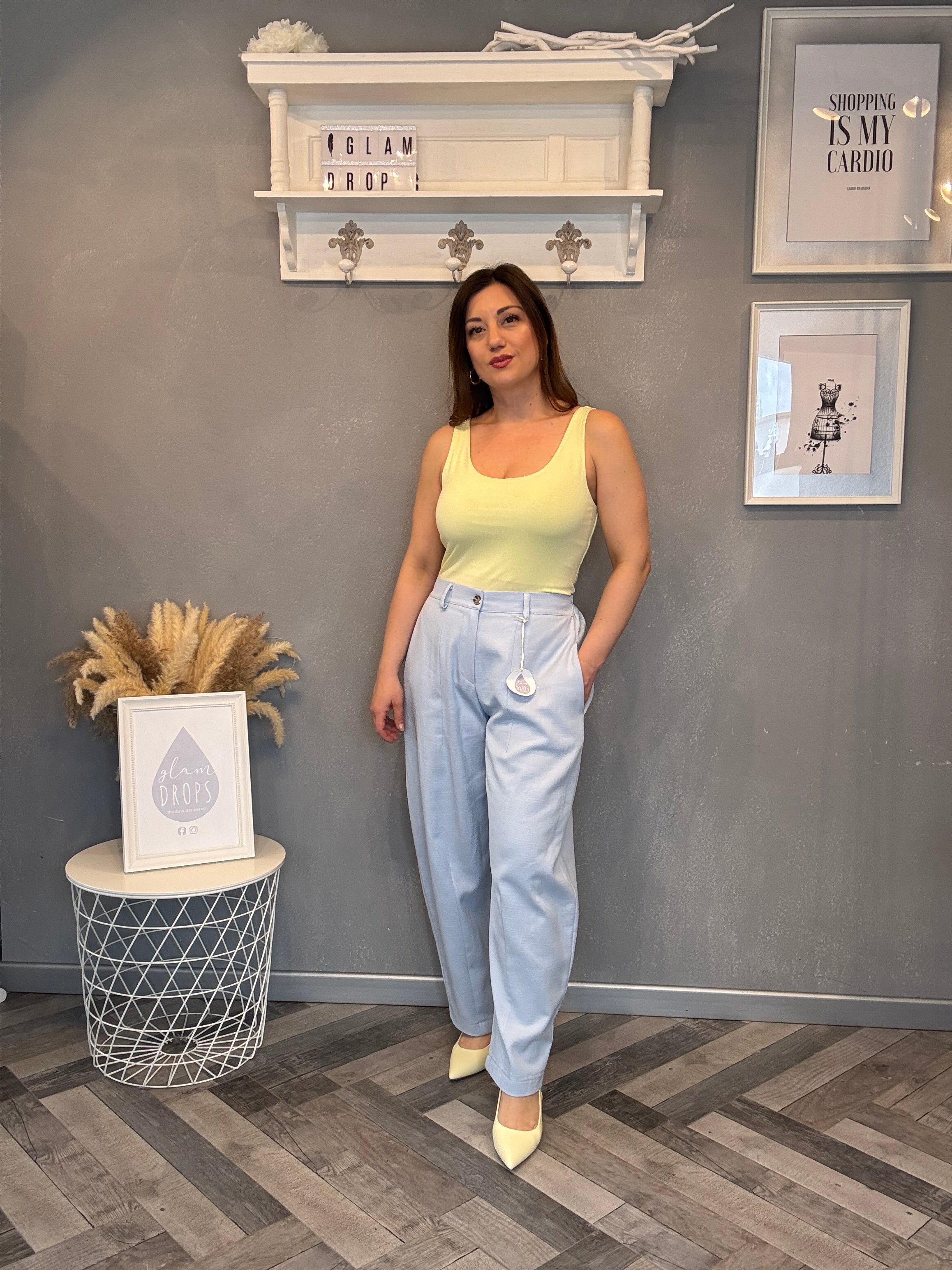 Pantalone egg fit celeste