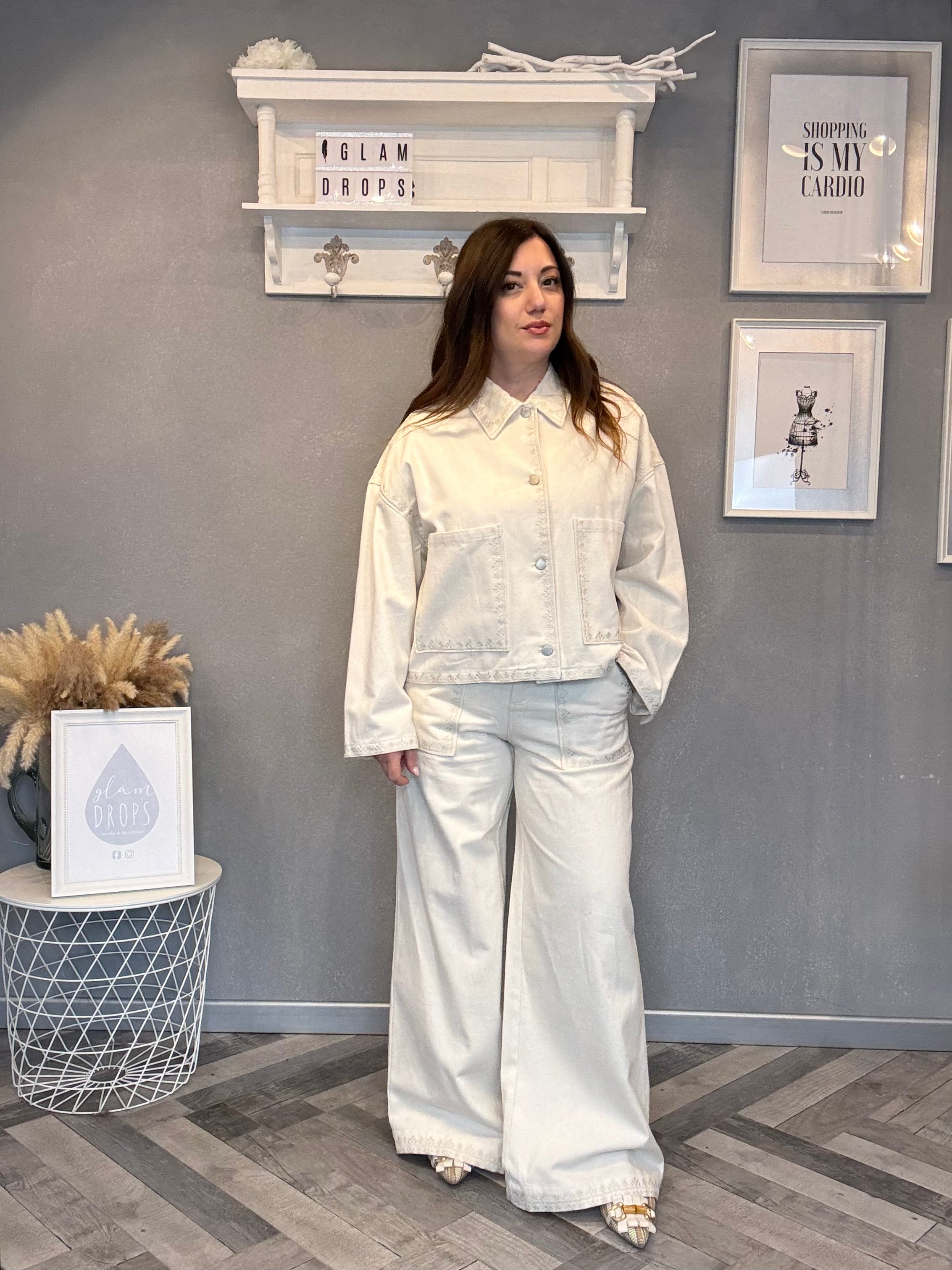 Jeans wide leg con ricami