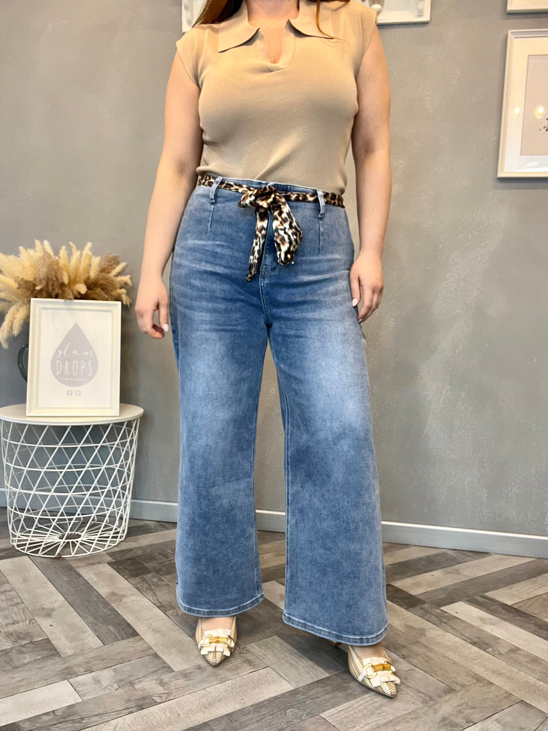 Jeans wide leg con cintura leopardata