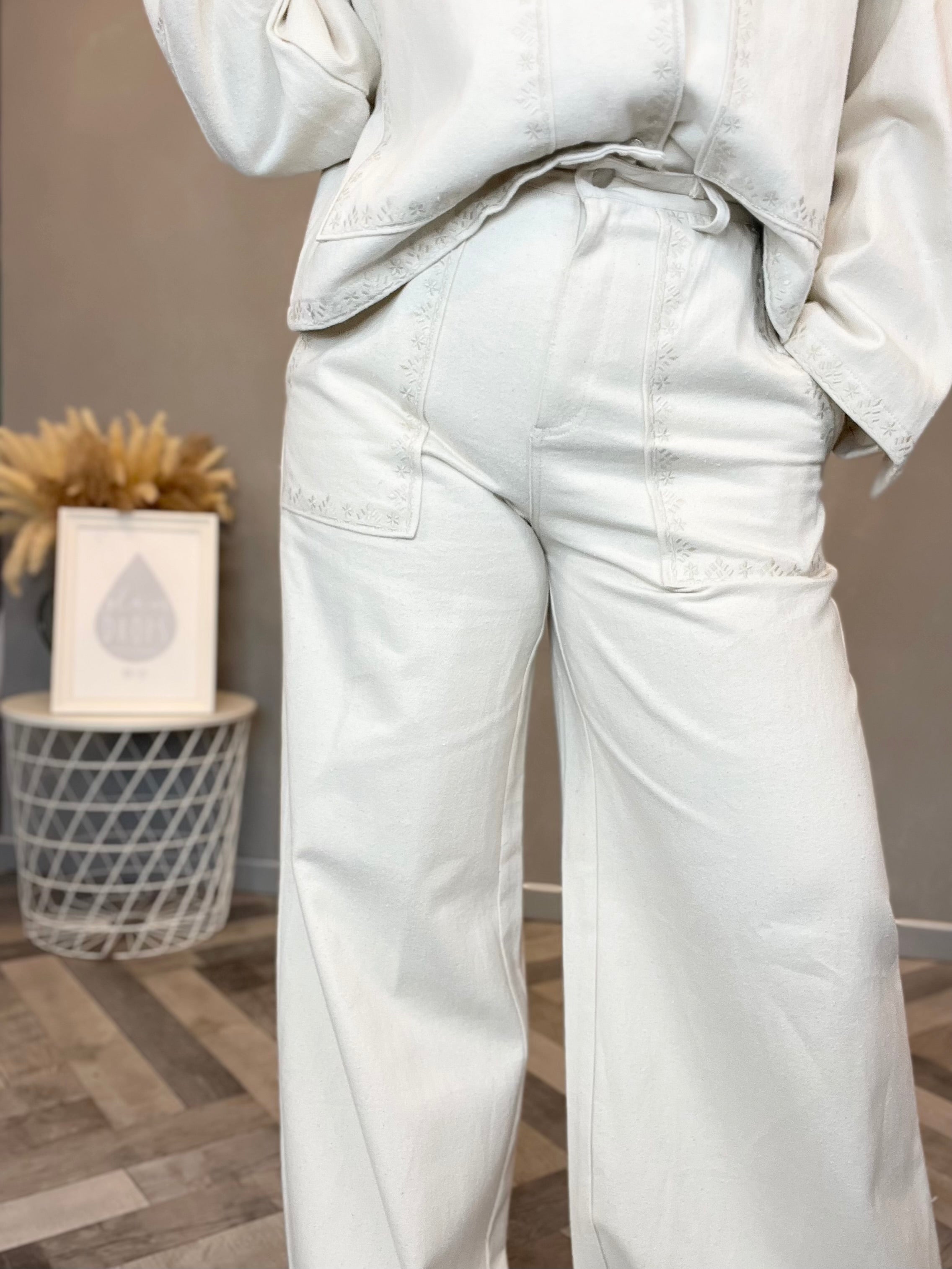 Jeans wide leg con ricami