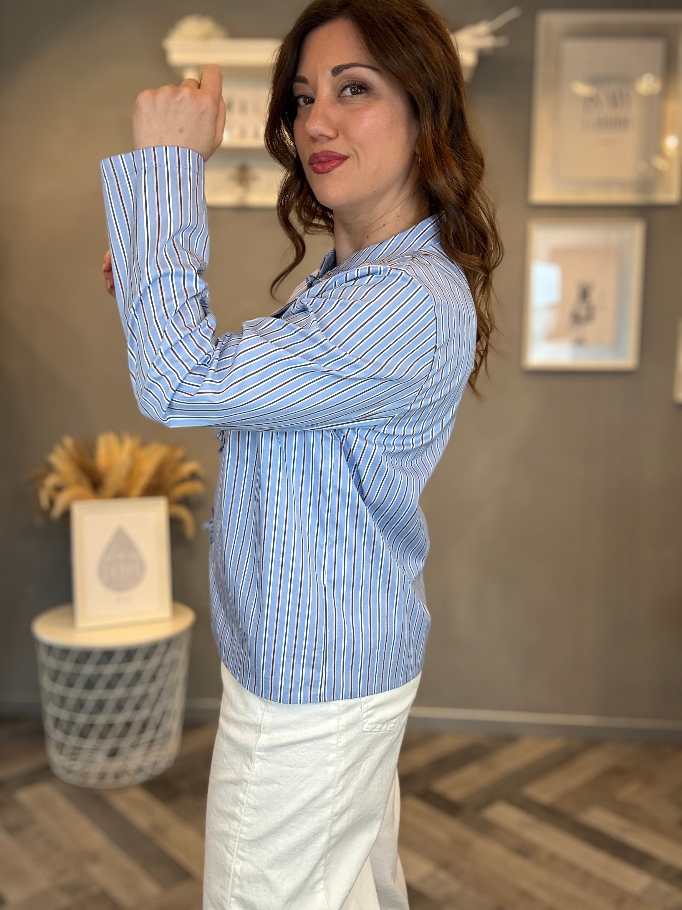 Camicia alamari celeste a righe