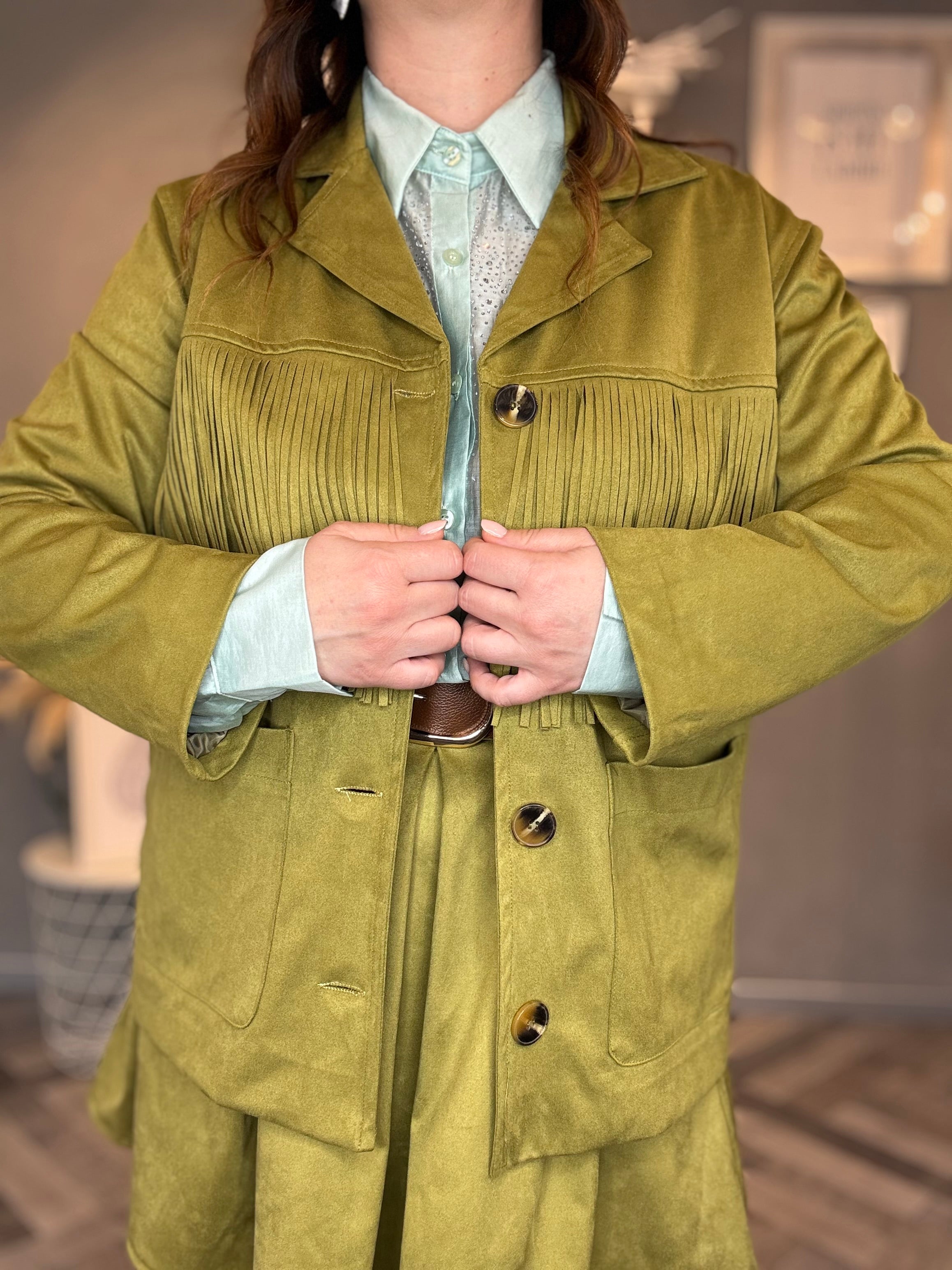 Giacca in eco suede effetto scamosciato con frange