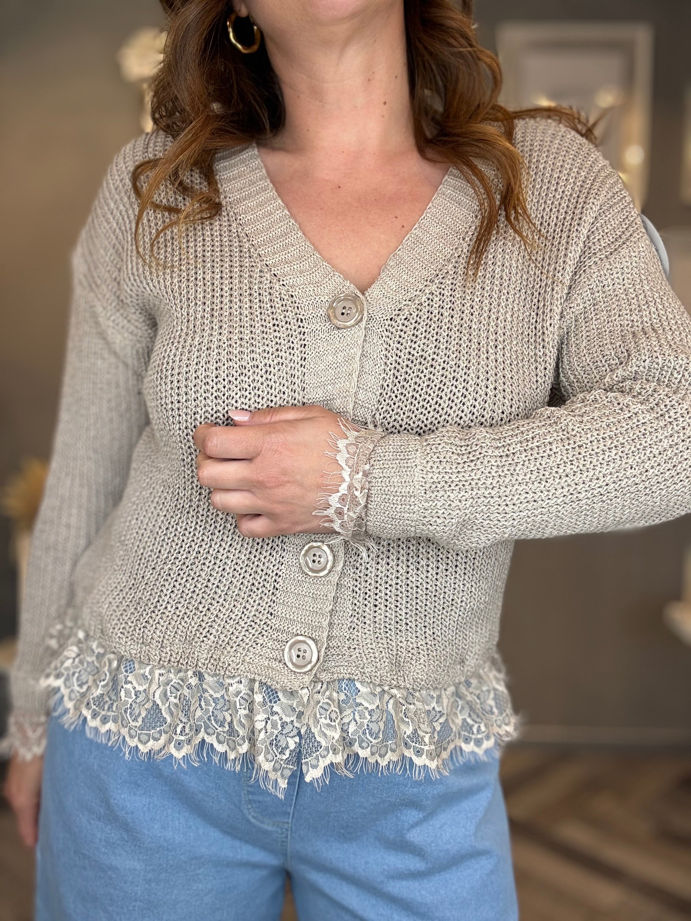 Cardigan sabbia con dettagli in pizzo