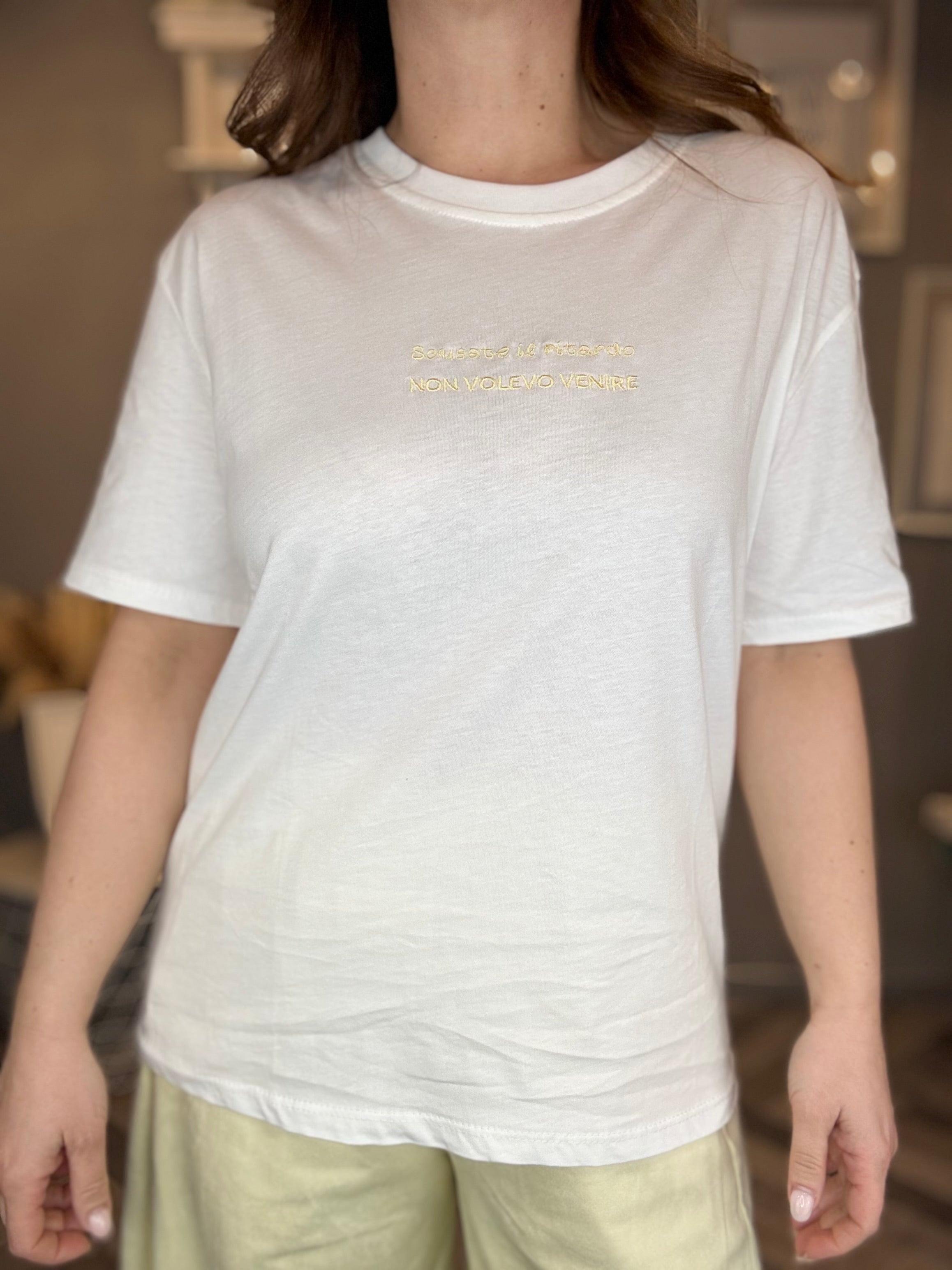 T-shirt Scusate il ritardo giallo