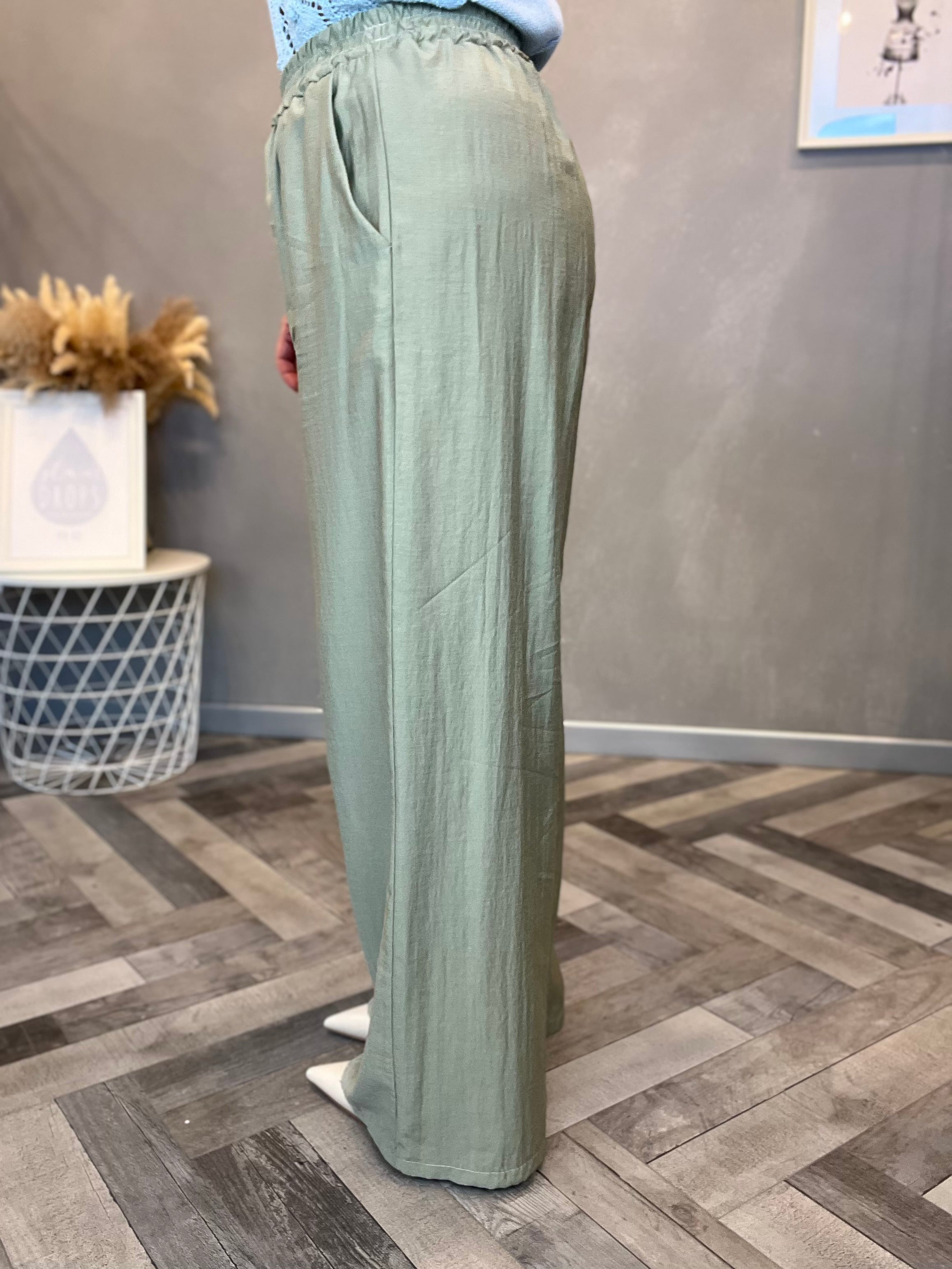 Pantalone palazzo fluido verde salvia