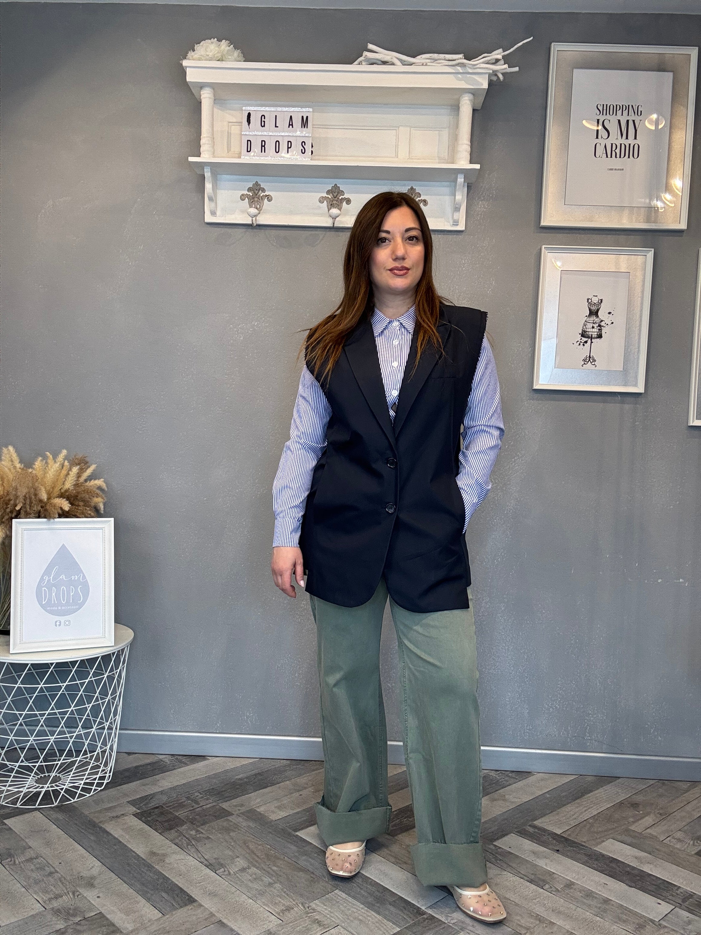 Gilet blazer smanicato con spallina tagliata a vivo