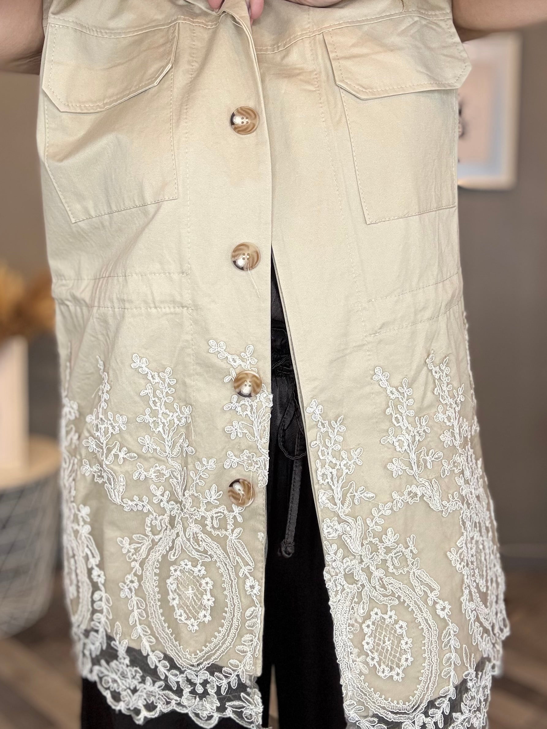 Gilet beige con pizzo