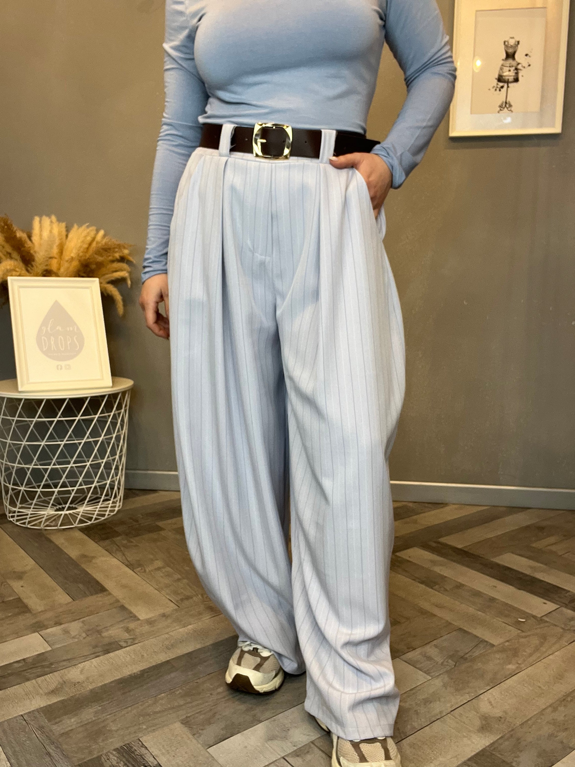 Tailleur a righe celeste polvere