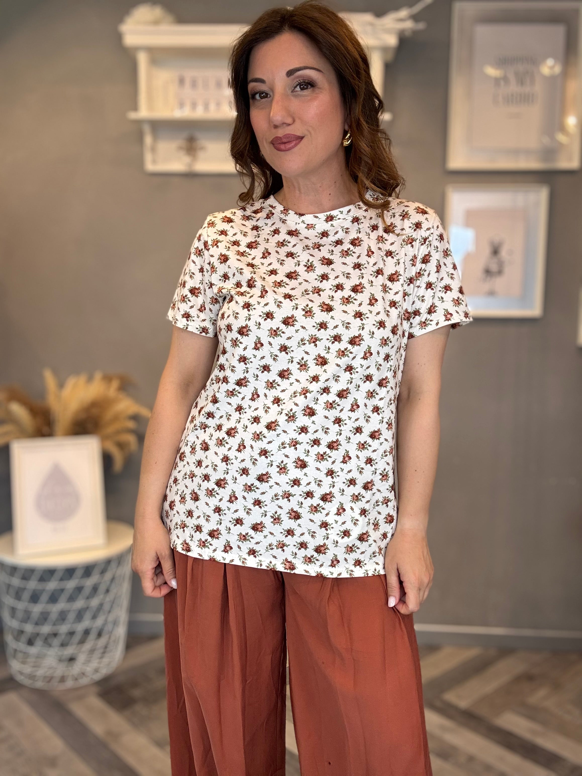 T-shirt fiori cuoio