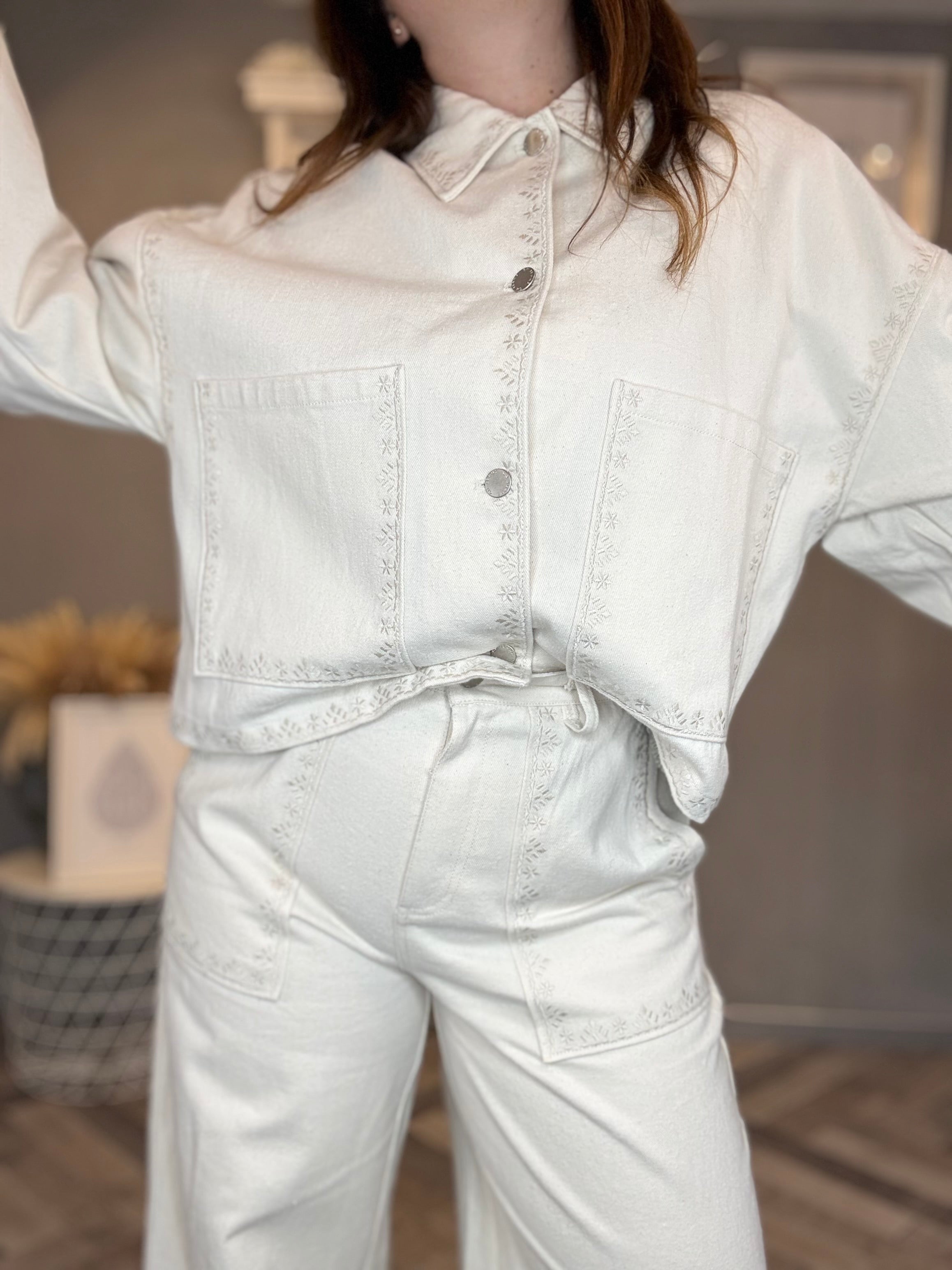 Jeans wide leg con ricami