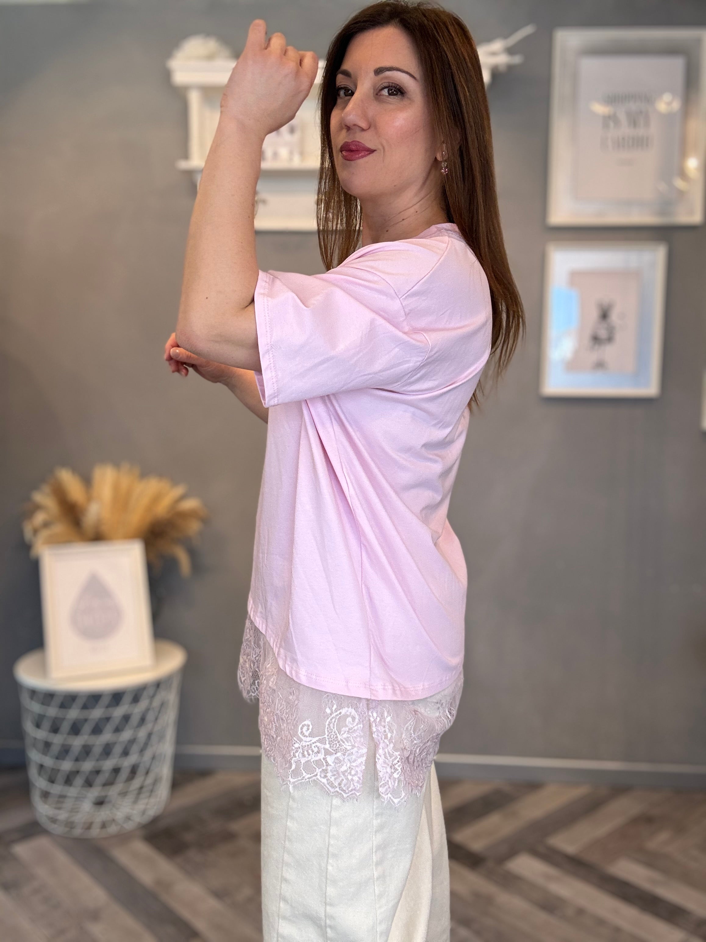 T-shirt rosa over con pizzo