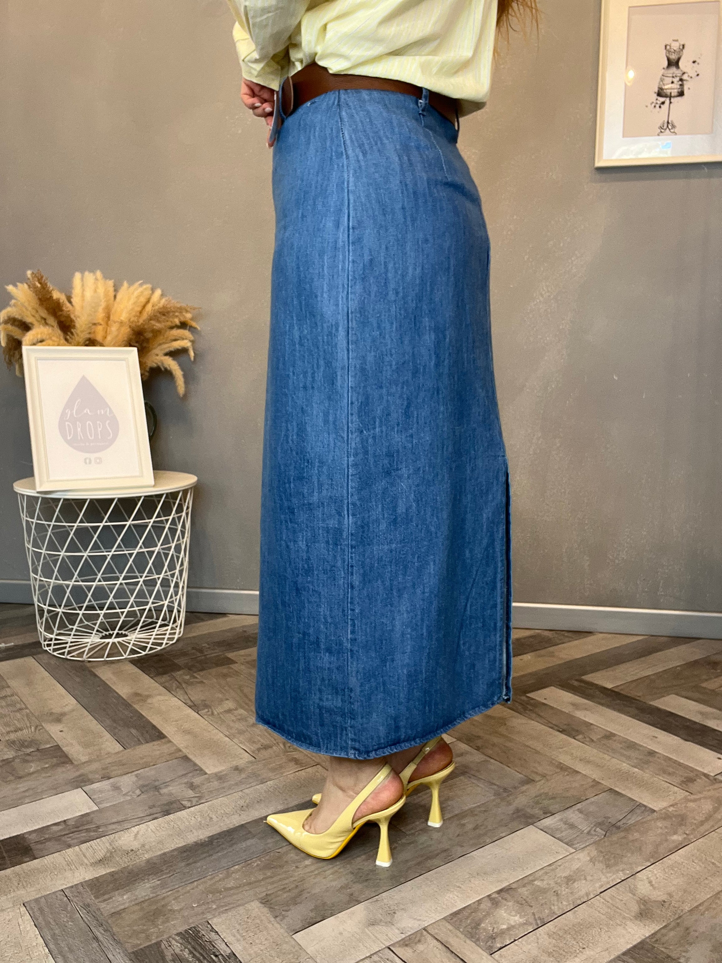 Gonna midi in denim con cintura