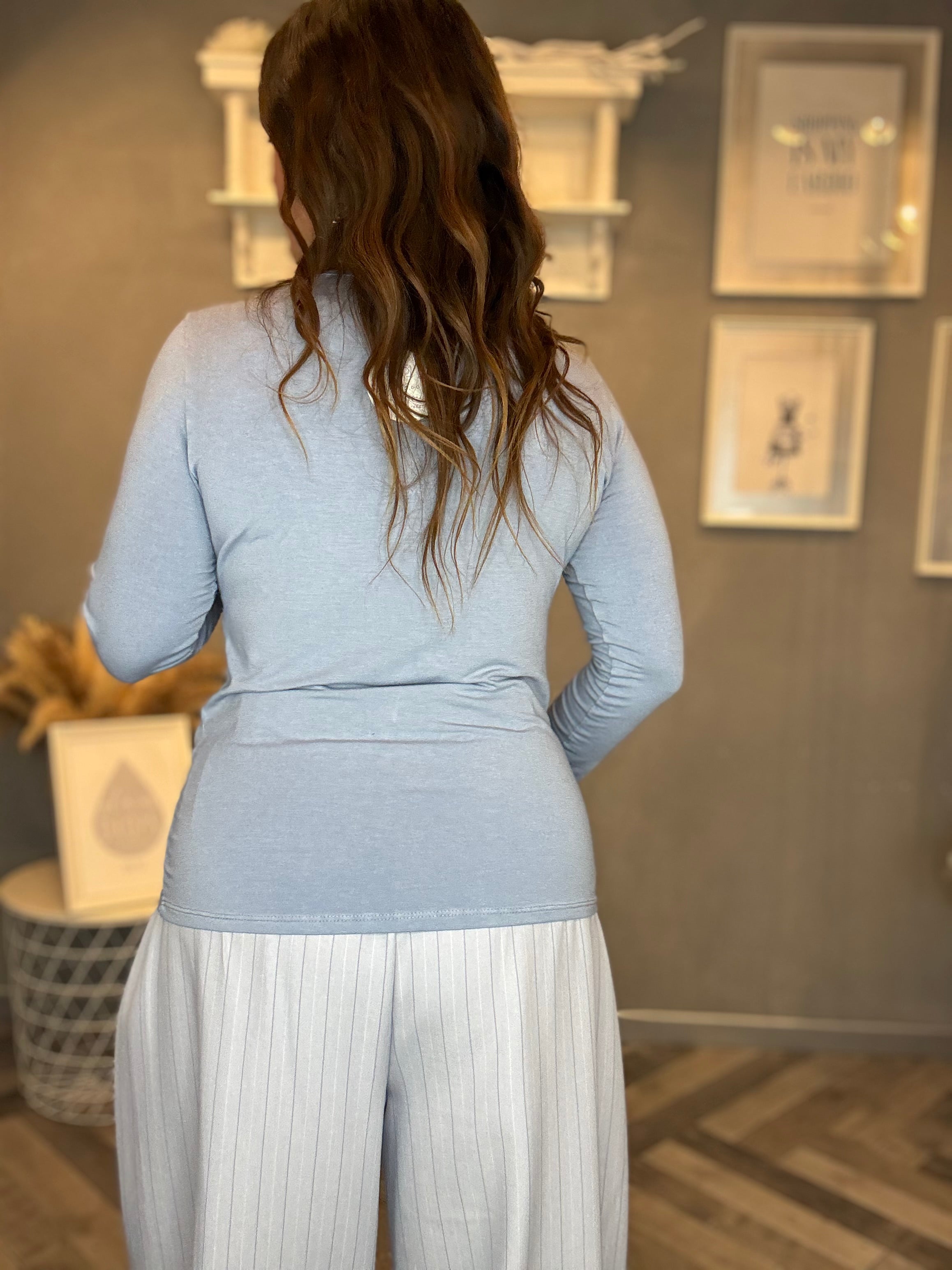 T-shirt in viscosa con pizzo