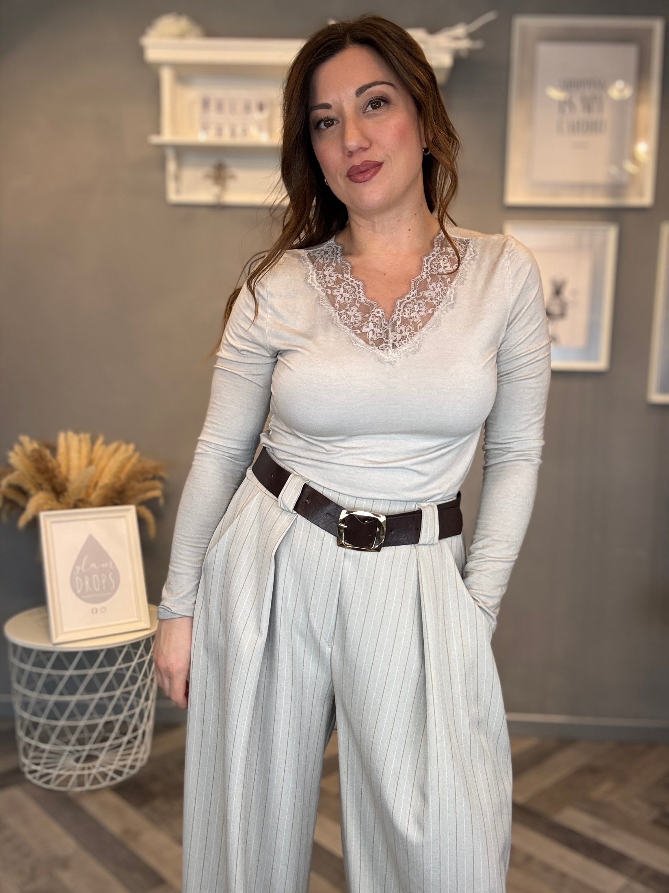 T-shirt in viscosa con pizzo