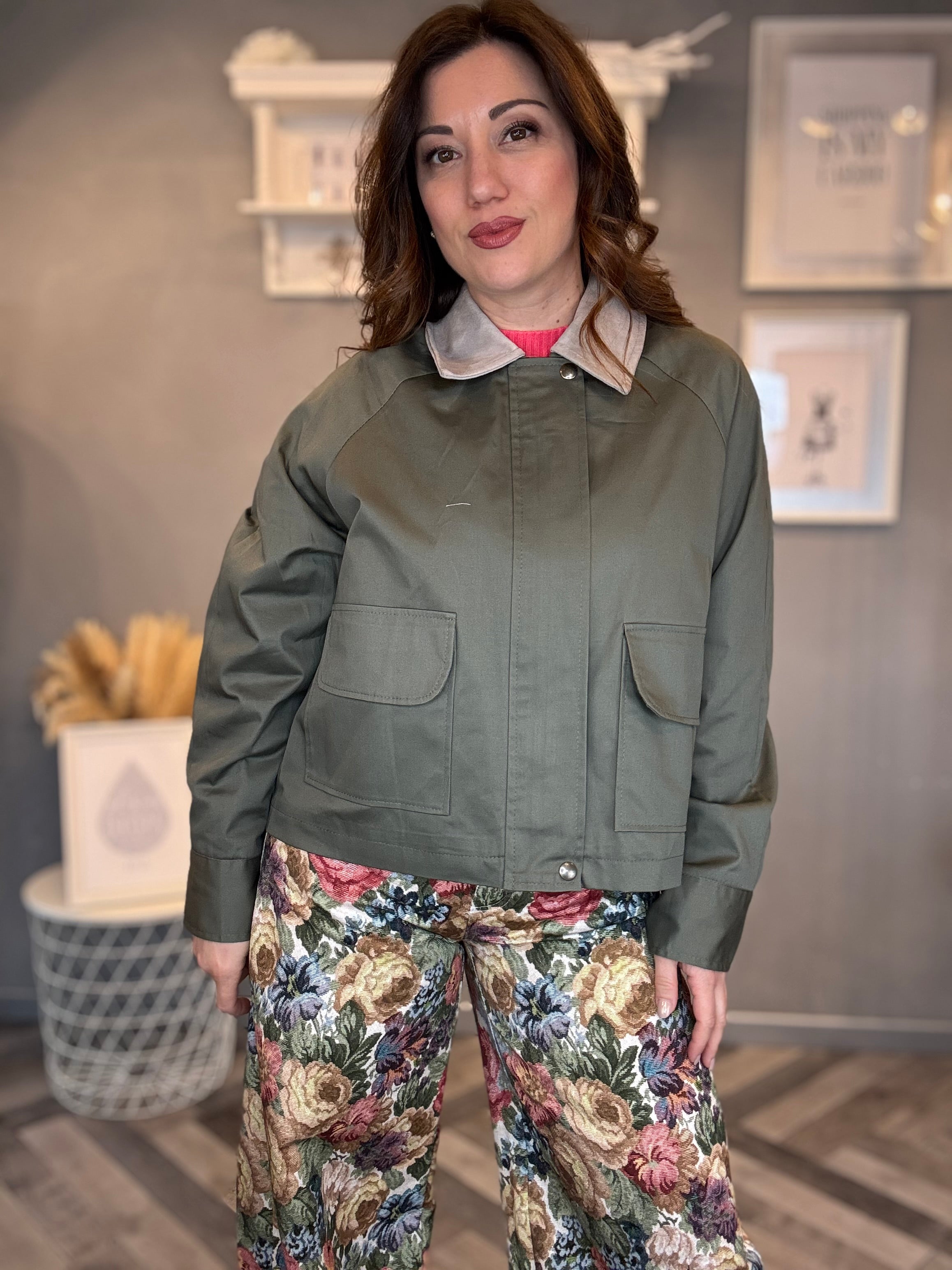Bomber militare con colletto eco suede sabbia