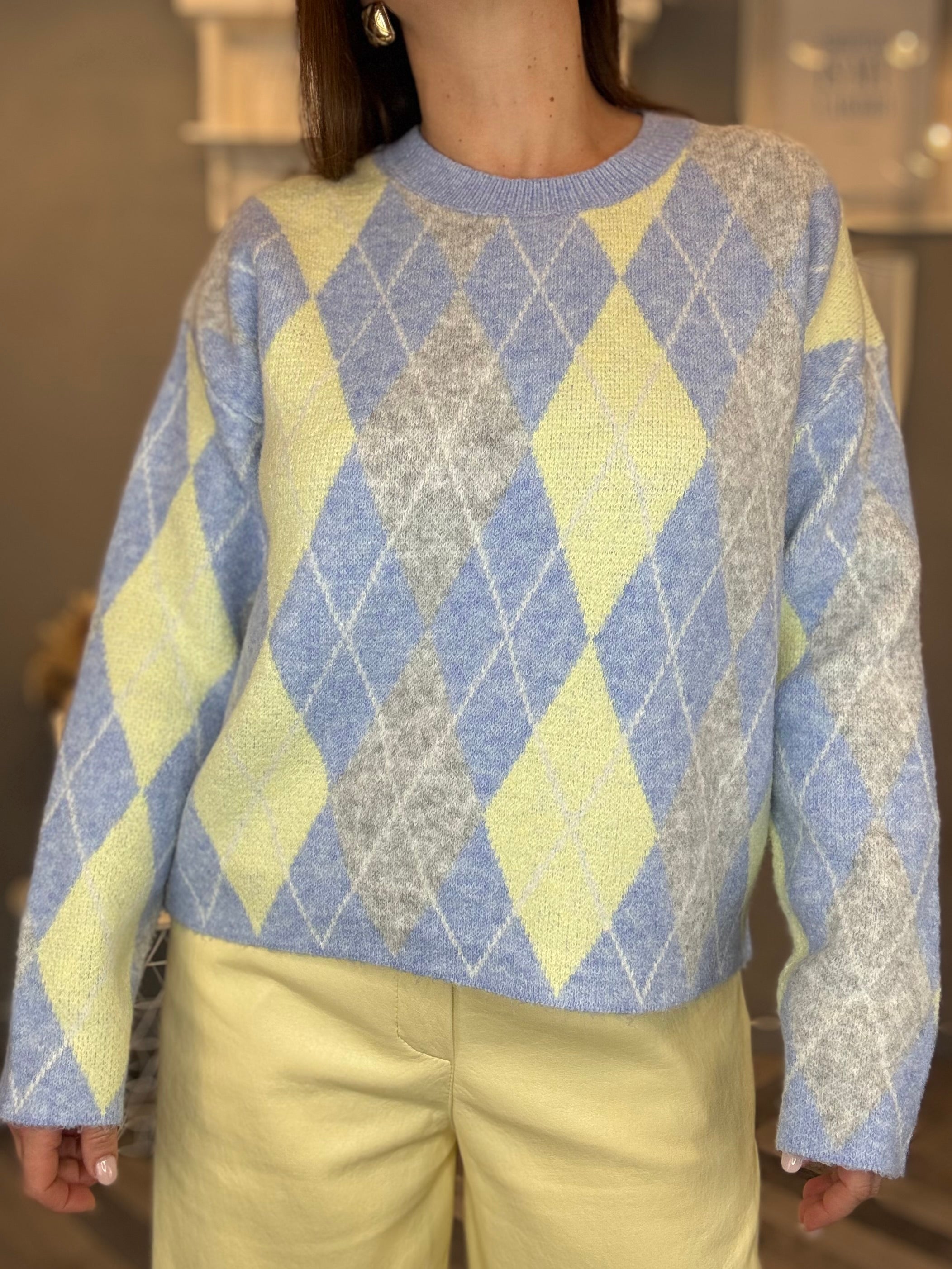 Maglione celeste con rombi