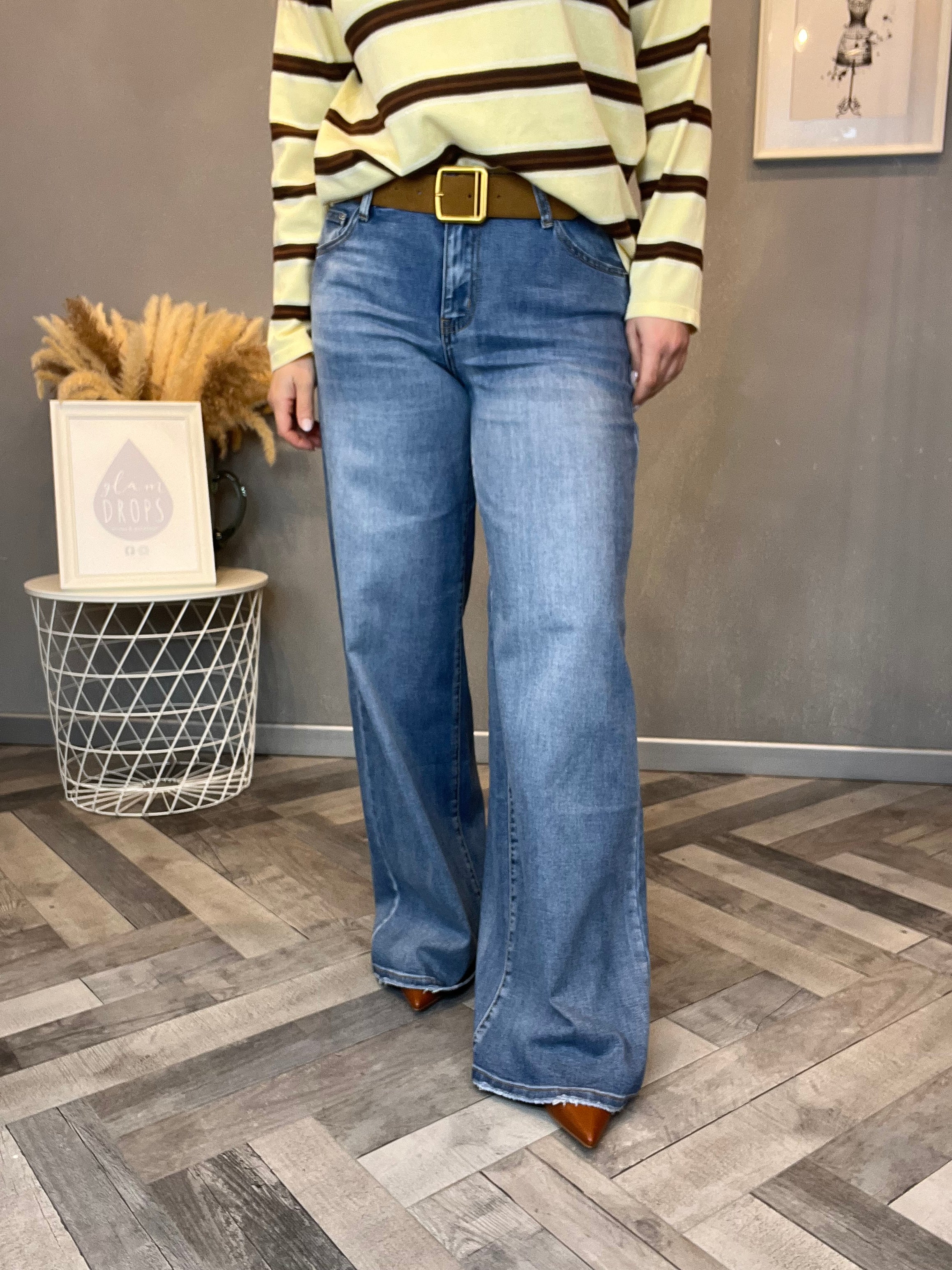 Jeans relax fit con cintura