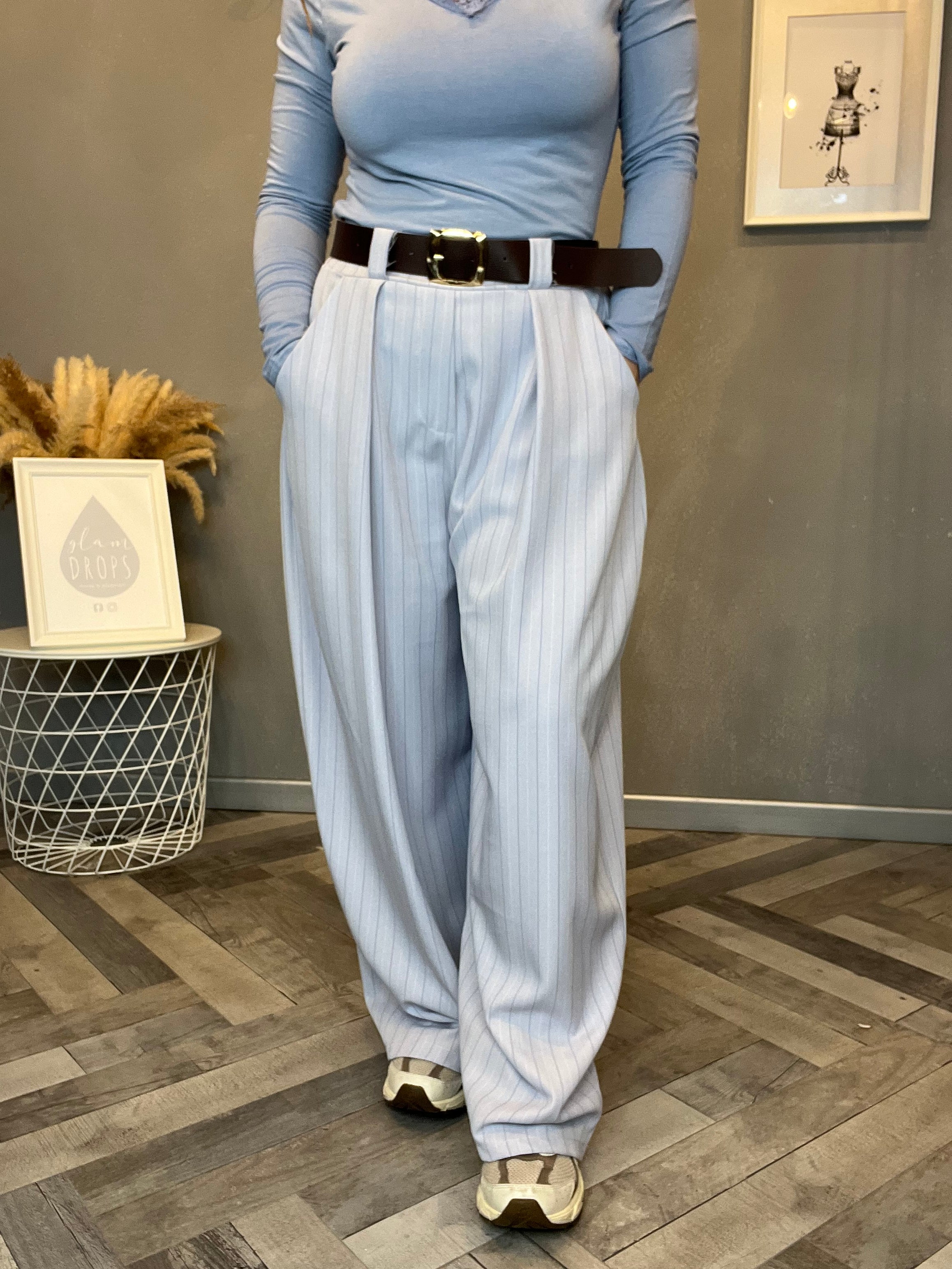 Tailleur a righe celeste polvere