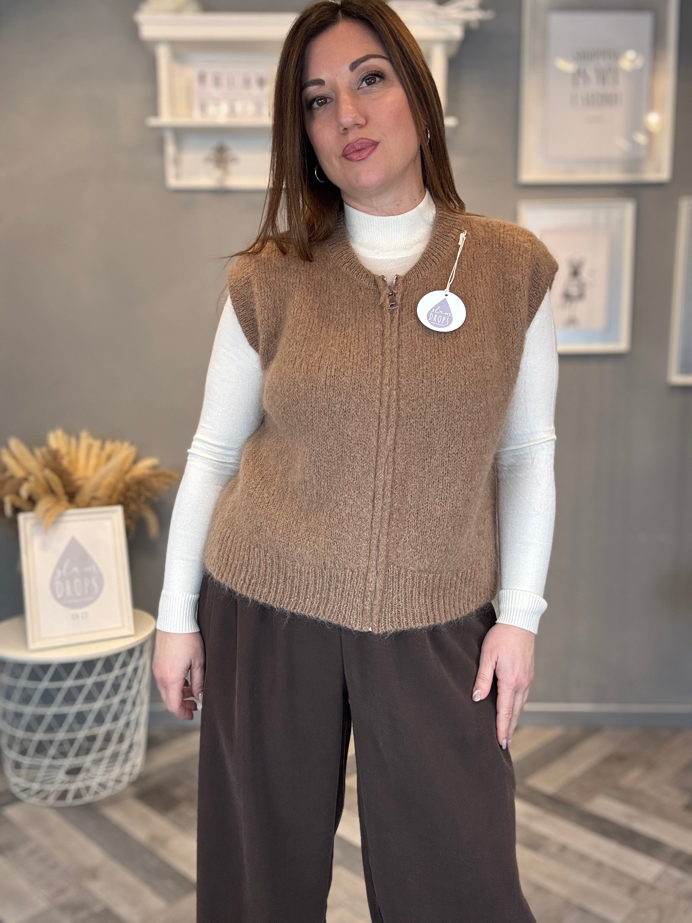 Gilet in maglia con zip camel