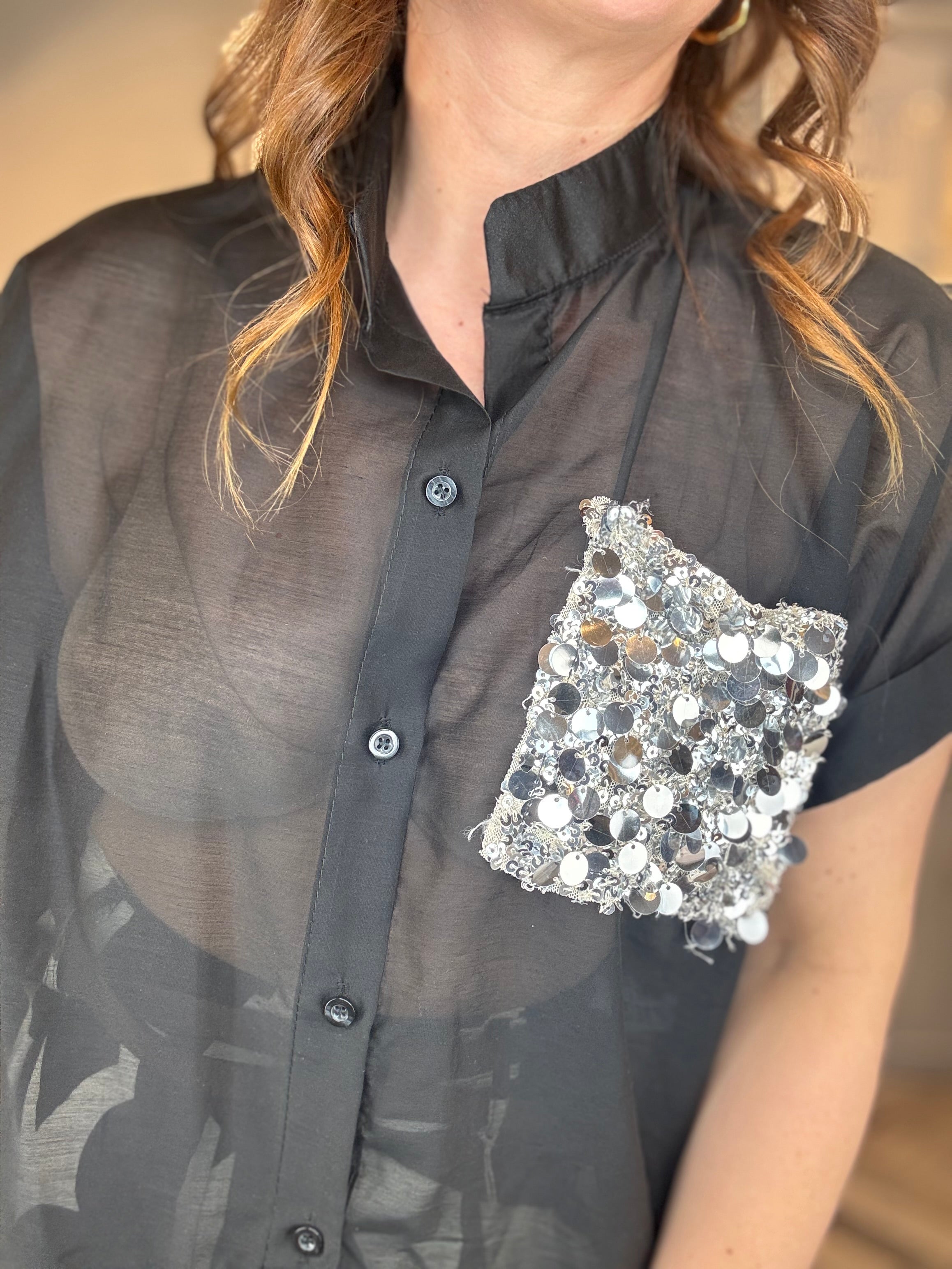 Camicia nera con tasca paillettes
