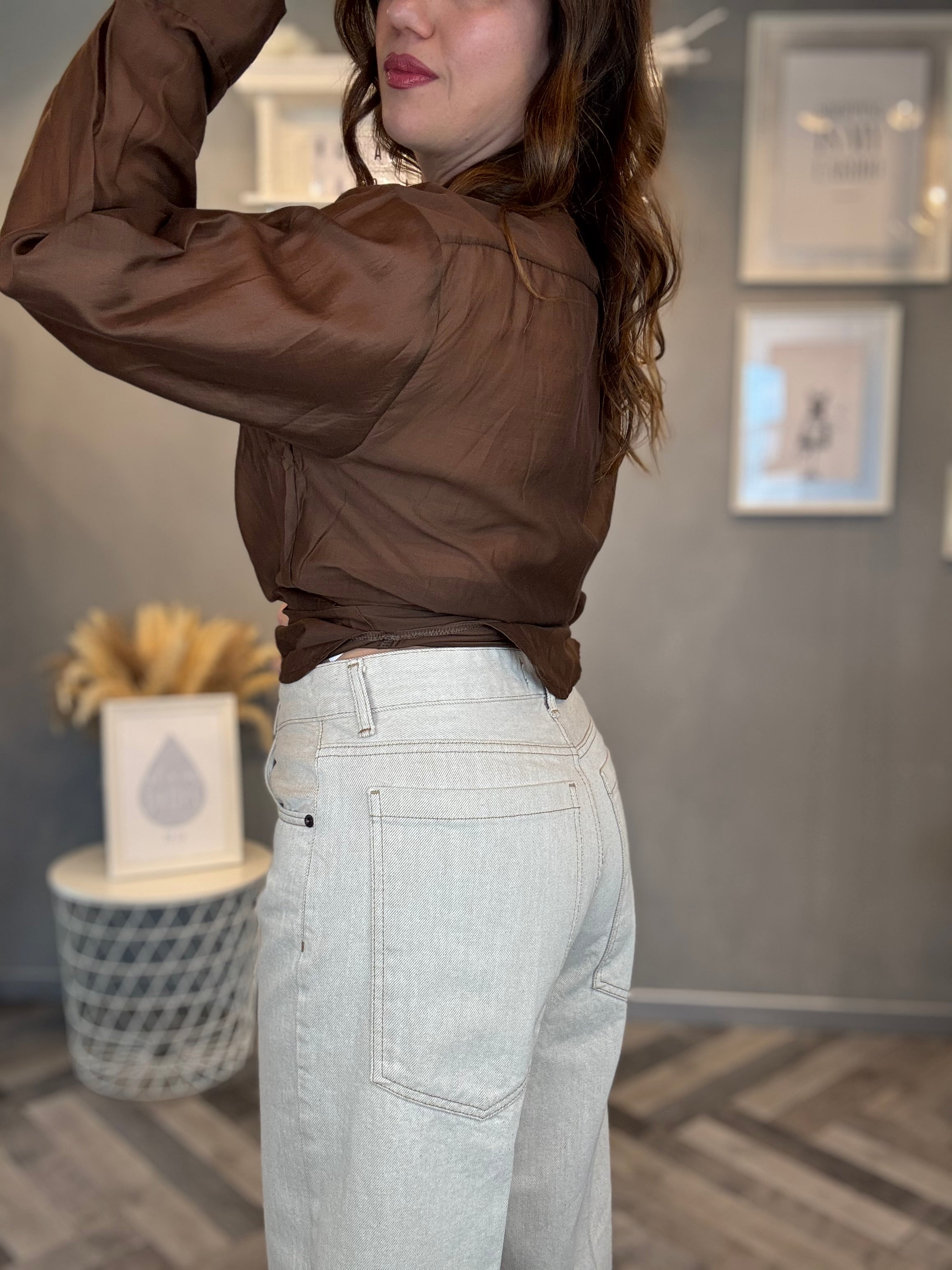 Jeans sabbiato con risvolto