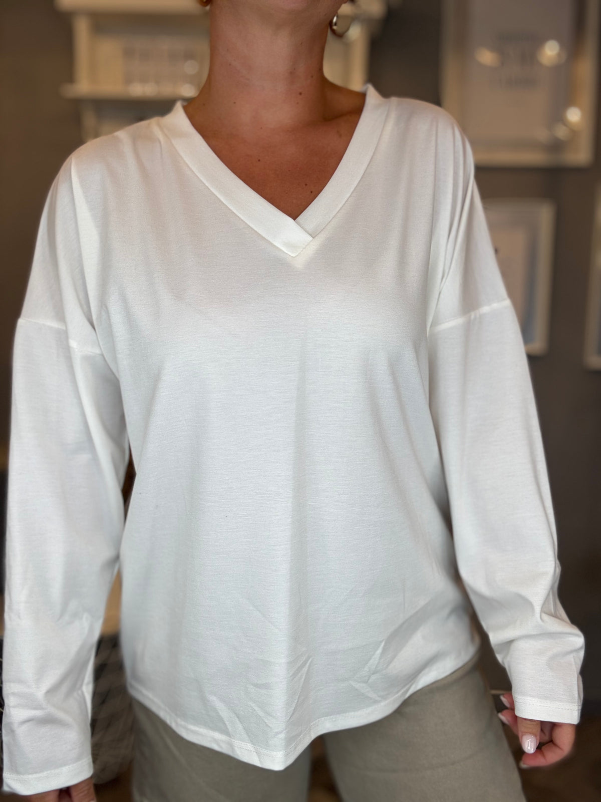 Maglia Essential scollo V bianco