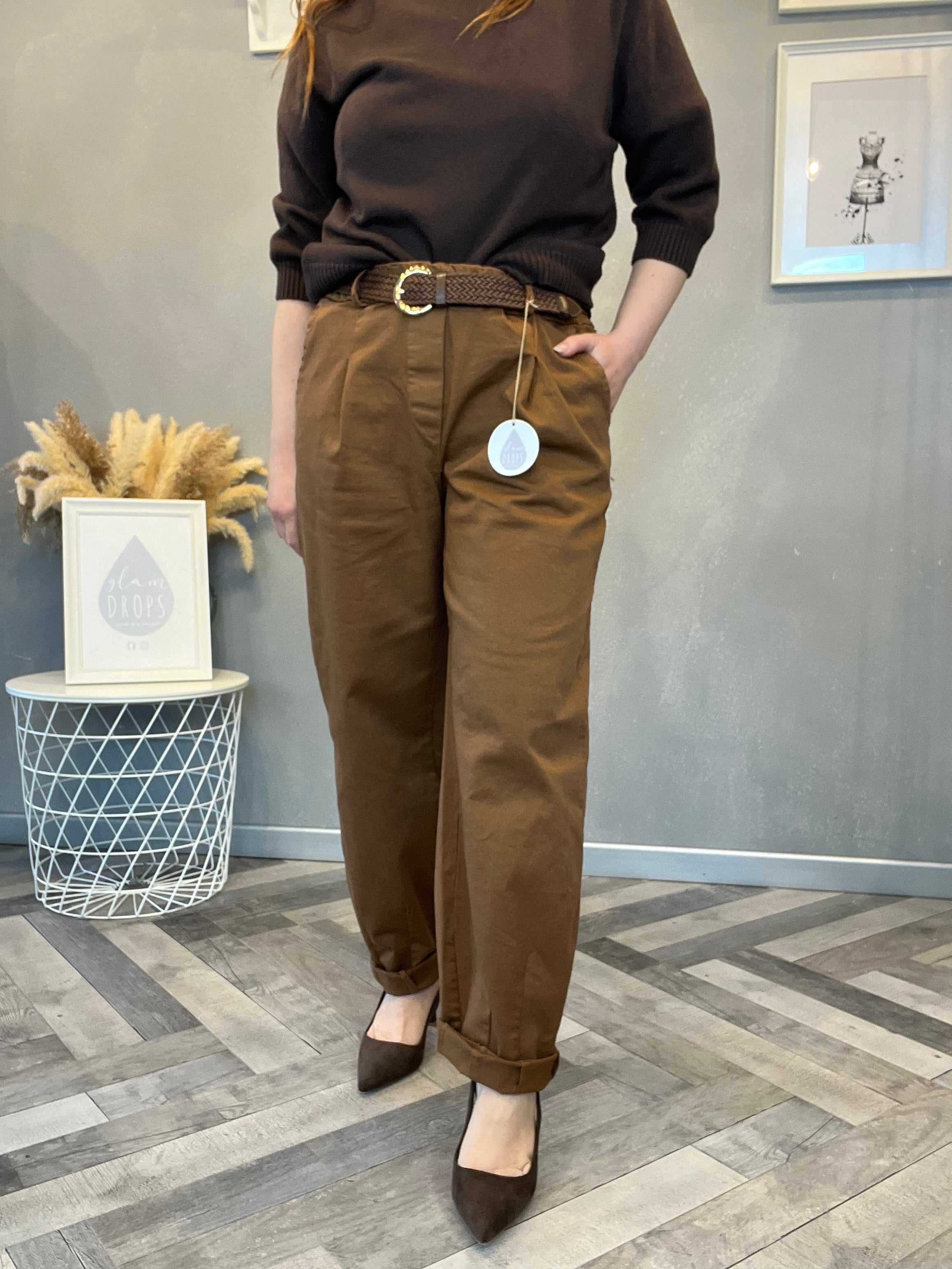 Pantalone carrot cioccolato con cintura