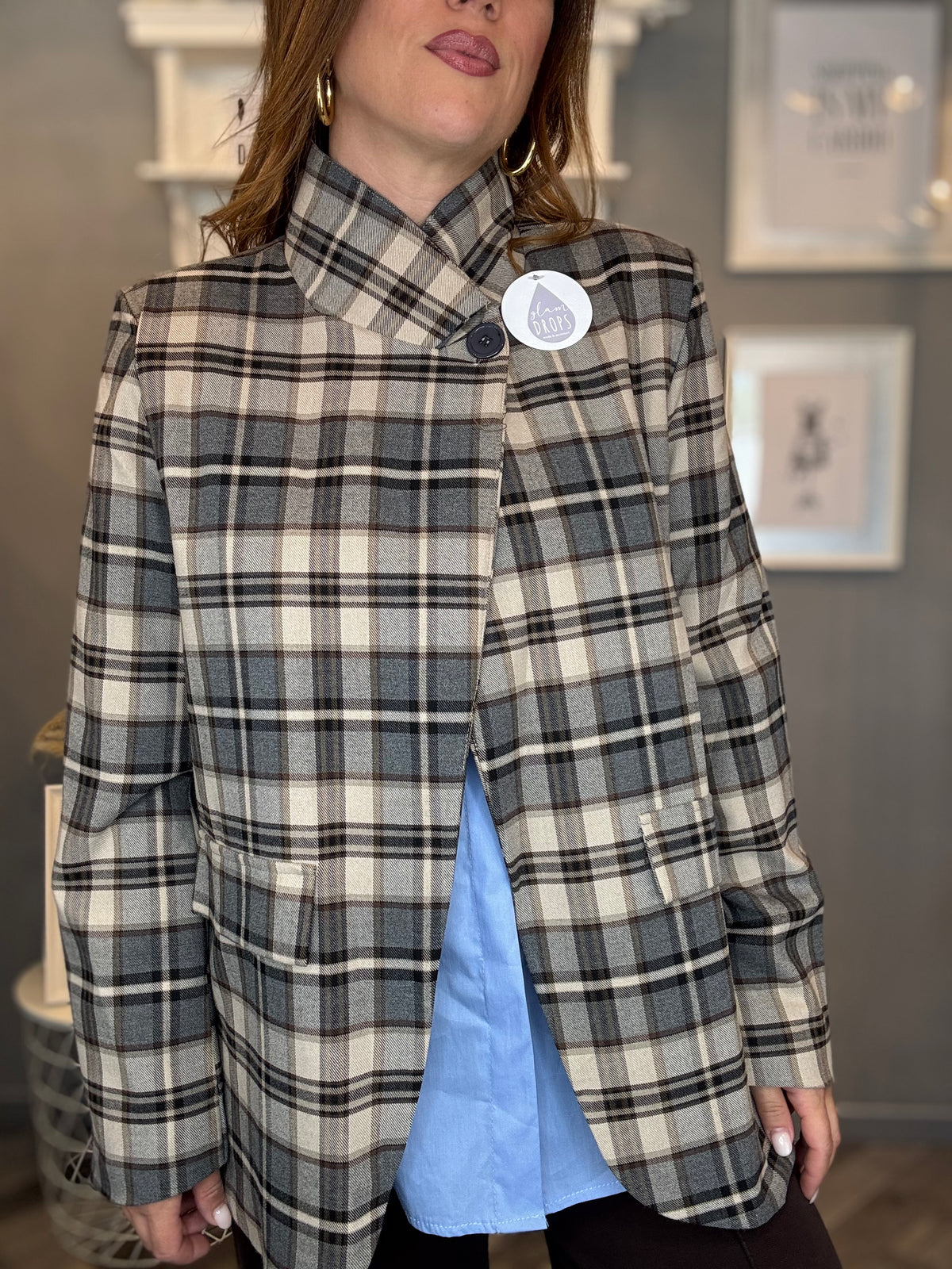 Blazer check grigio e panna collo incrociato