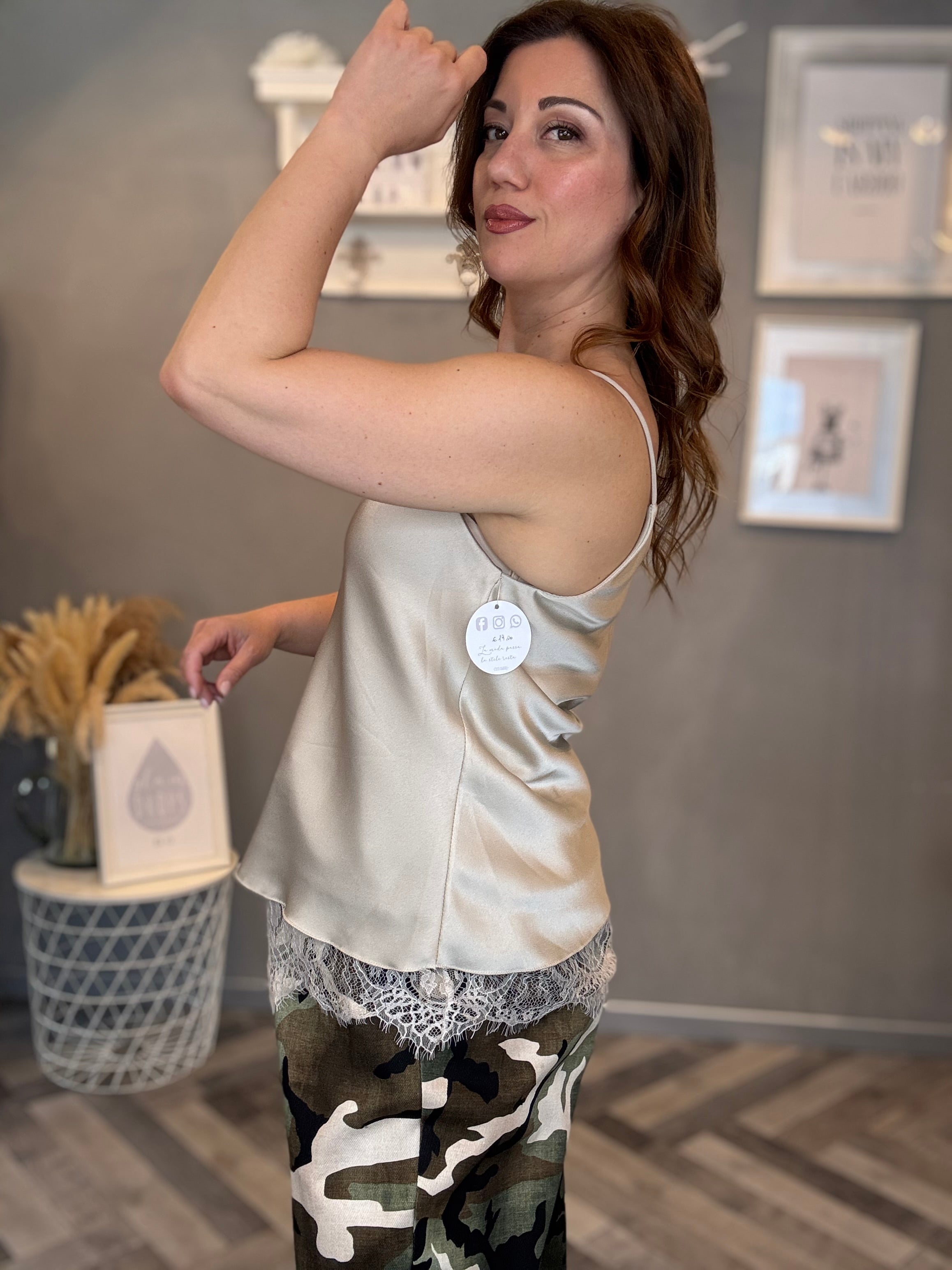 Top Satin con pizzo beige