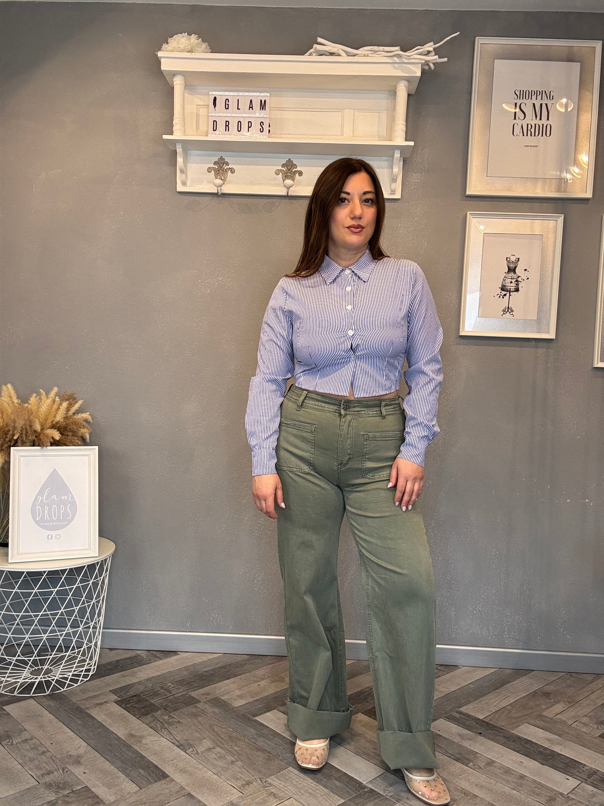Camicia crop a righe blu