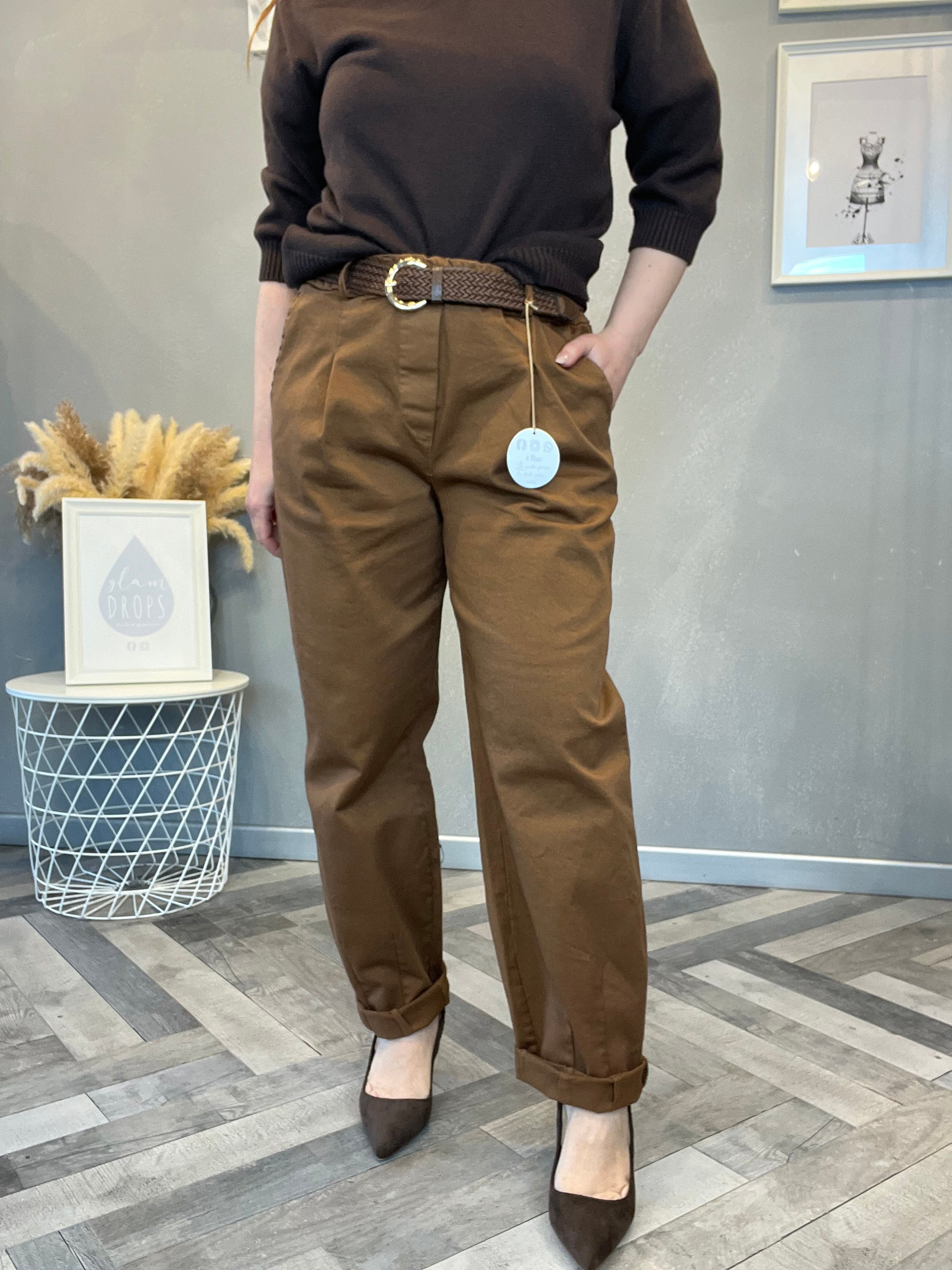 Pantalone carrot cioccolato con cintura