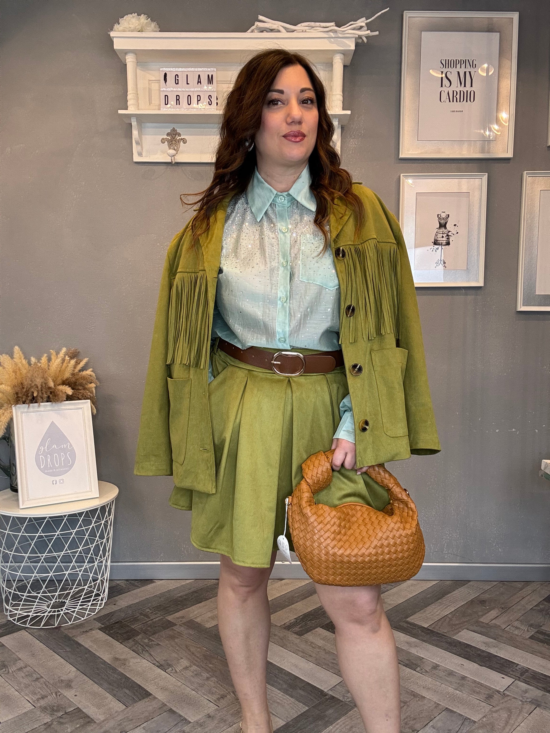 Gonna a pieghe in eco suede effetto scamosciato