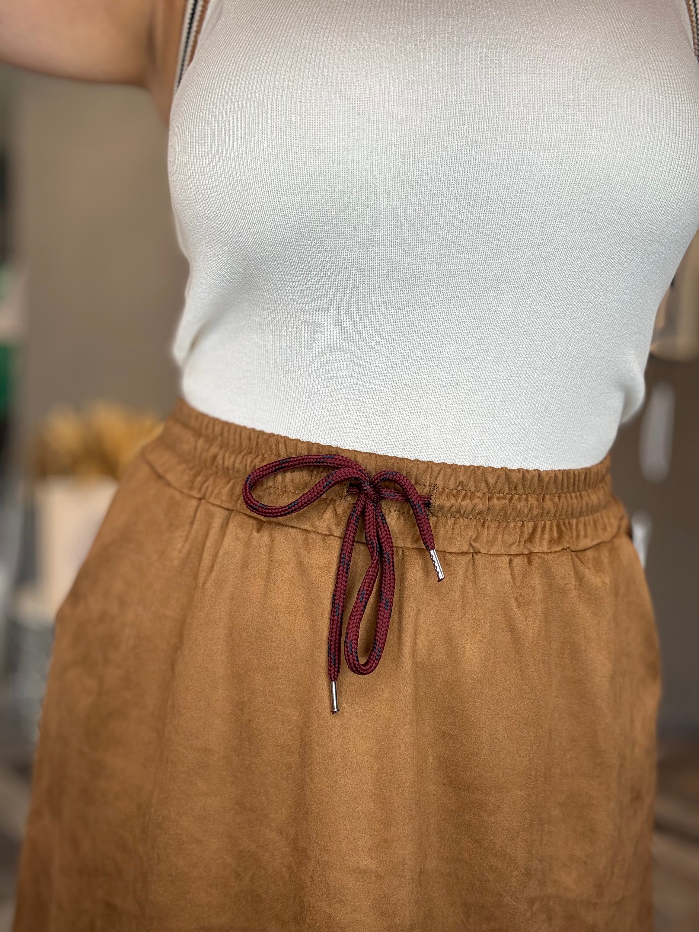 Gonna lunga in eco suede effetto scamosciato