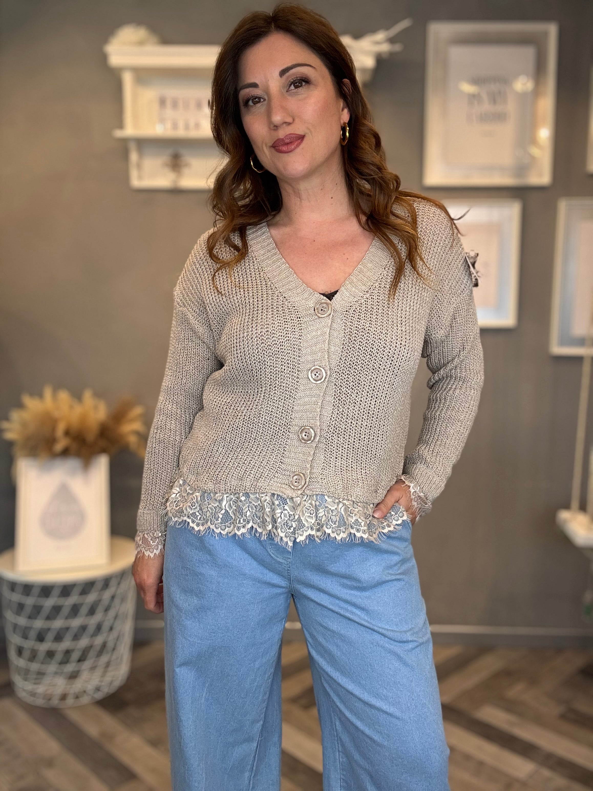 Cardigan sabbia con dettagli in pizzo