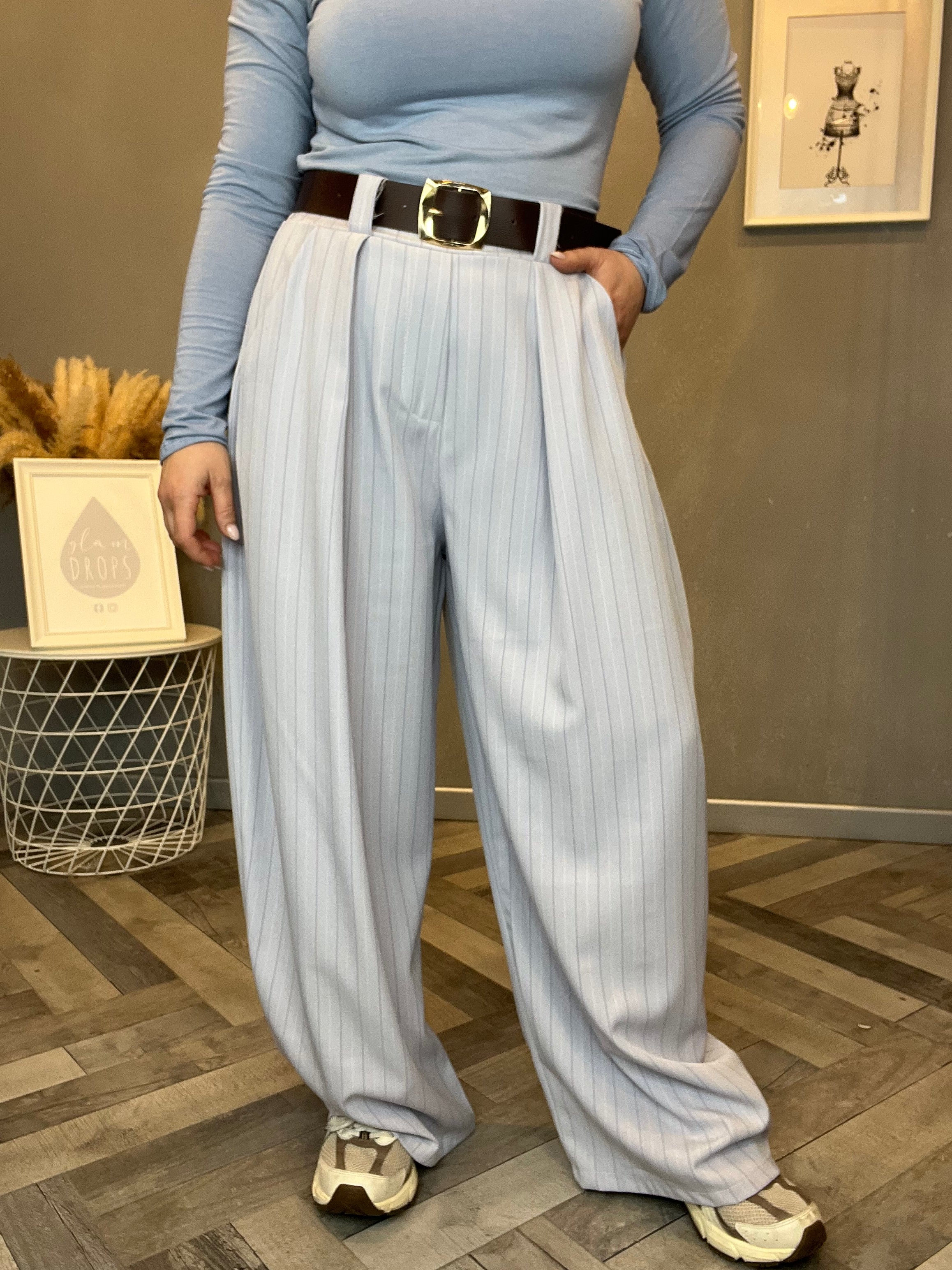 Tailleur a righe celeste polvere