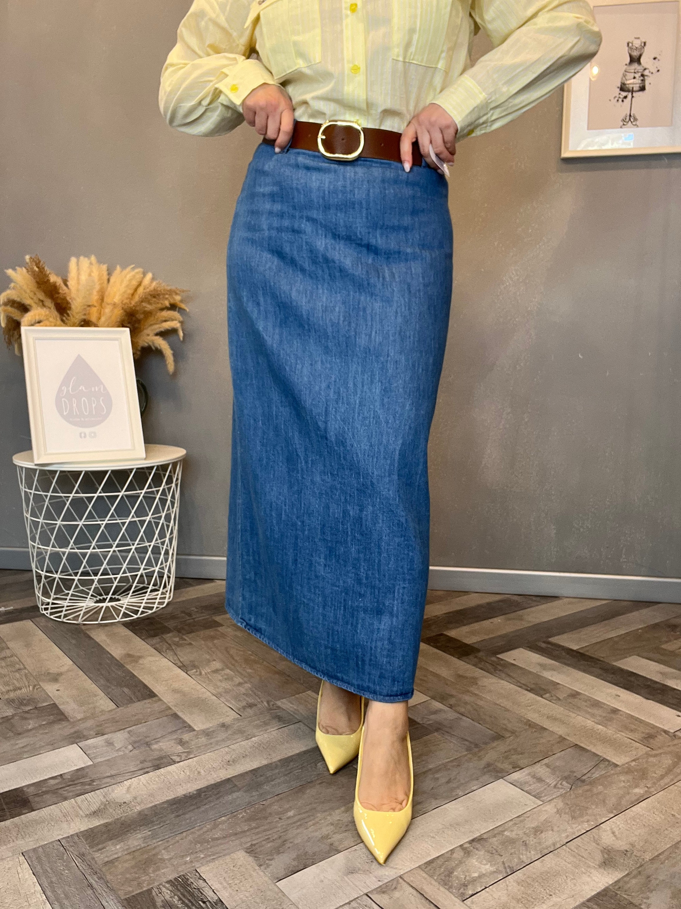 Gonna midi in denim con cintura