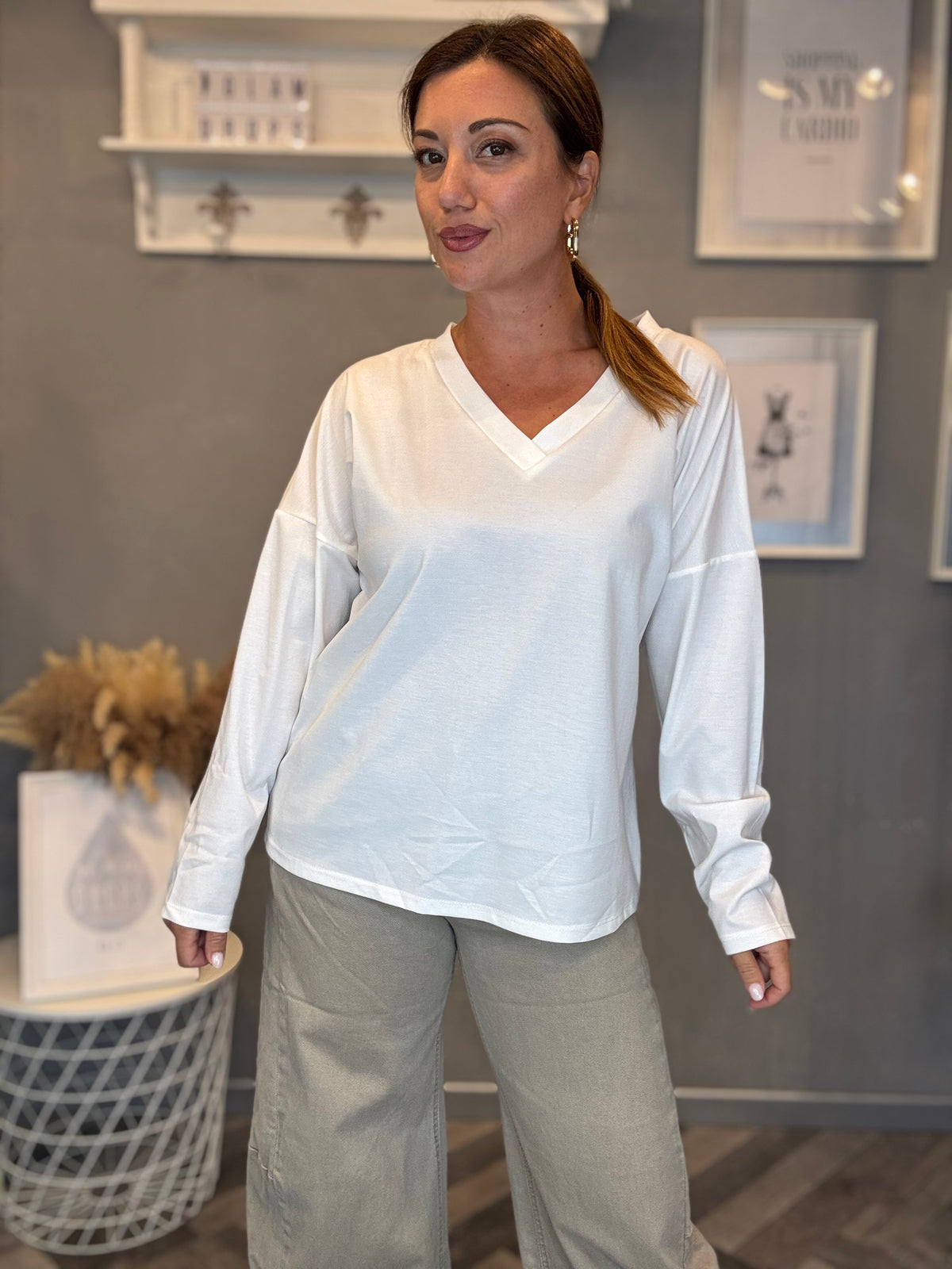Maglia Essential scollo V bianco