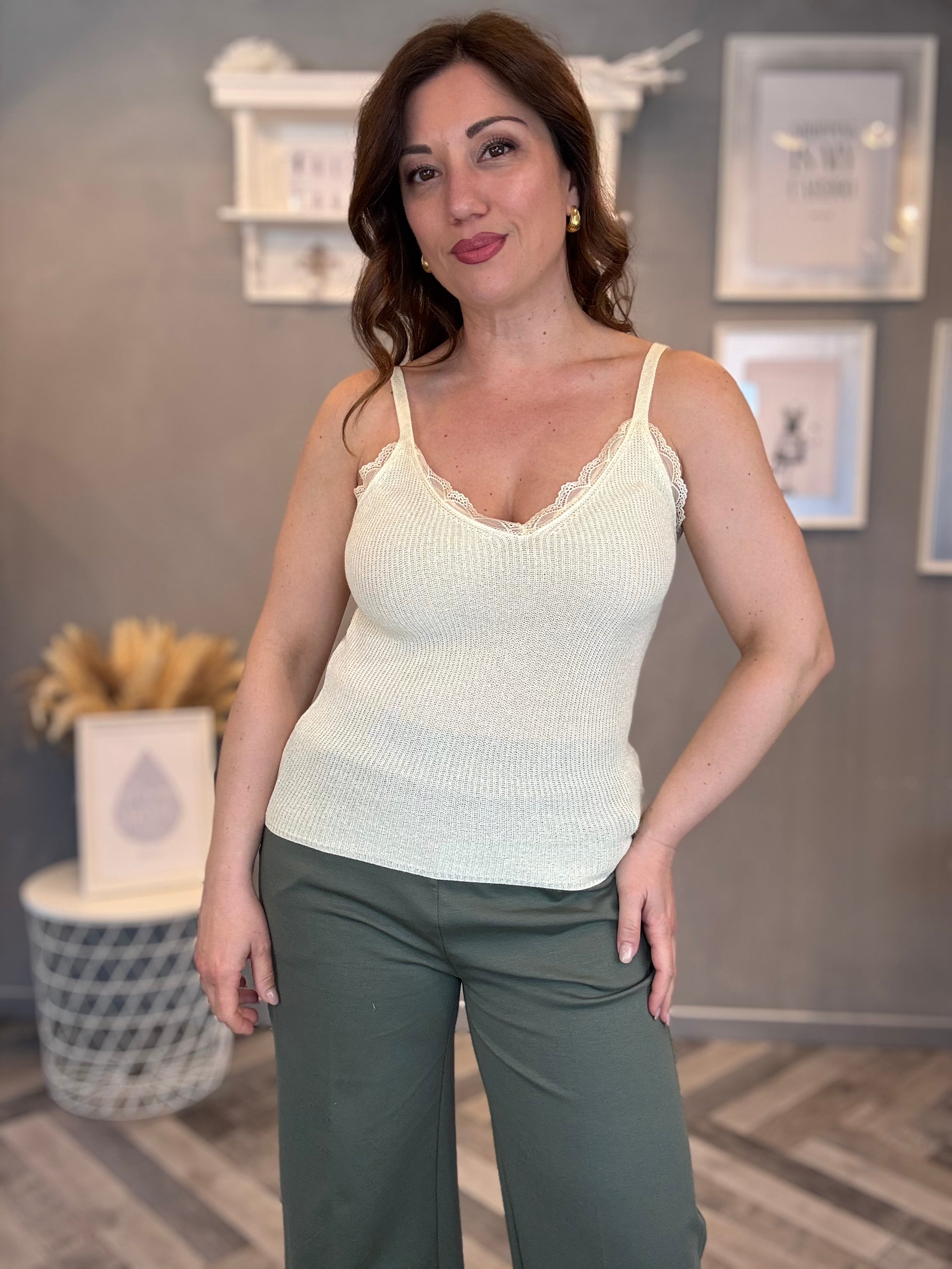 Top in Maglia con pizzo giallo pastello