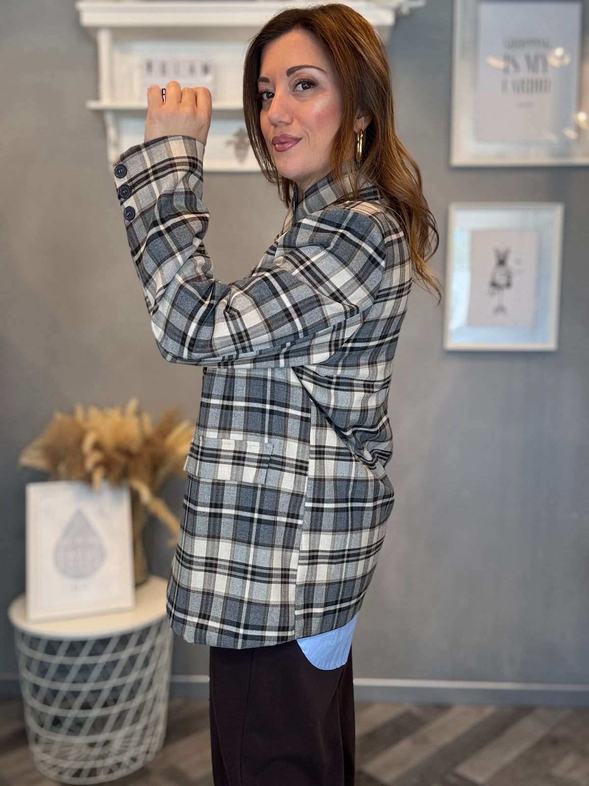 Blazer check grigio e panna collo incrociato