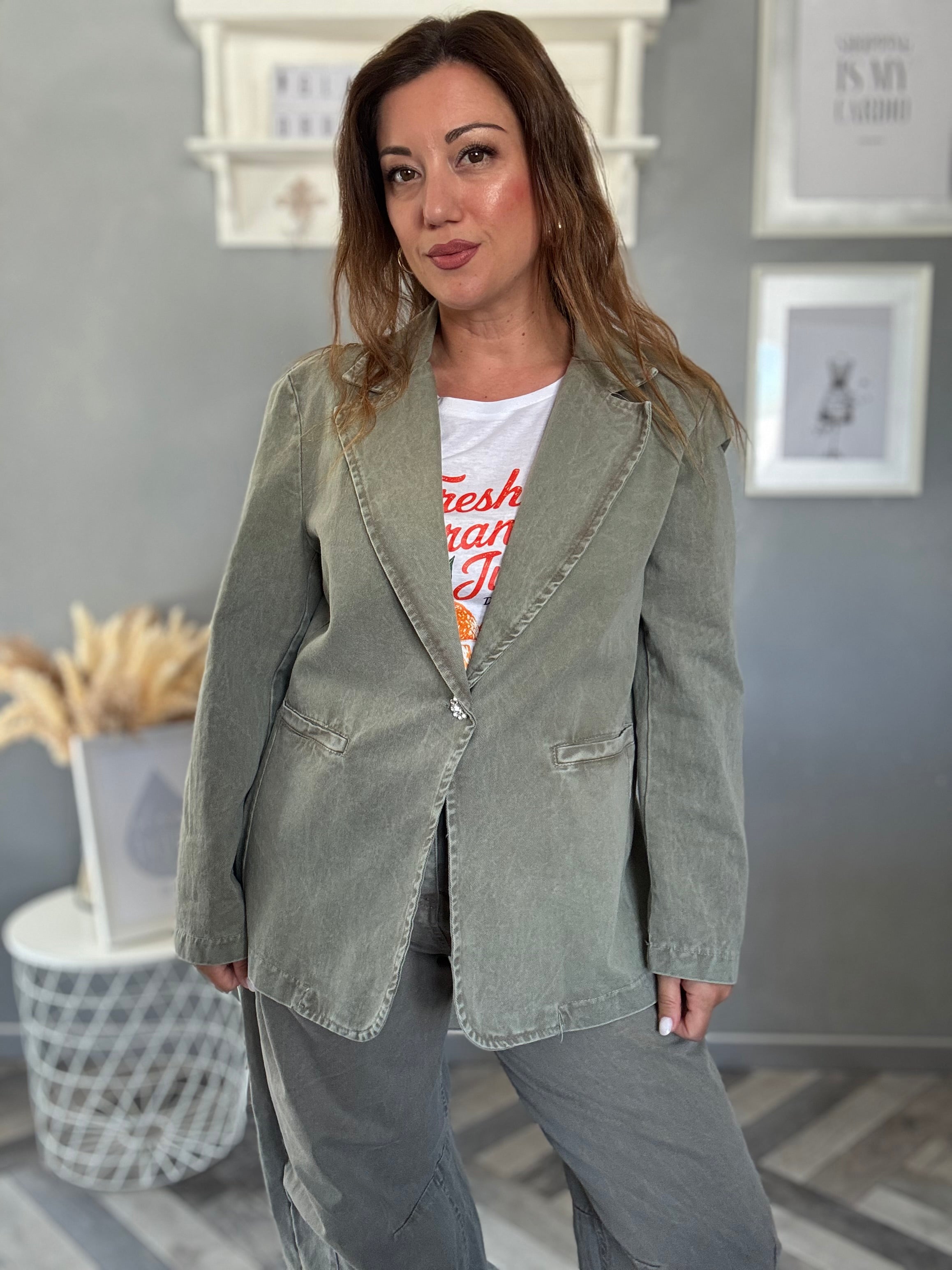 Giacca bottone gioiello verde delavé