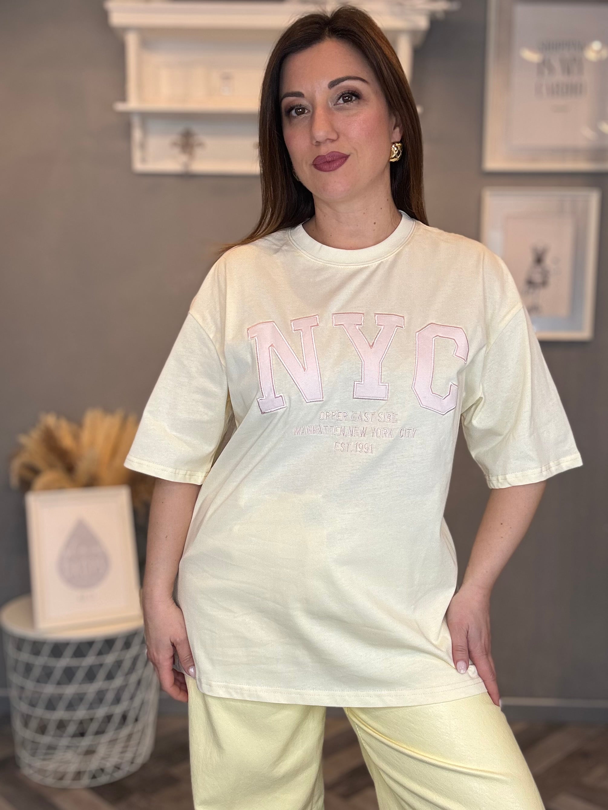 T-shirt giallo pastello NYC rosa