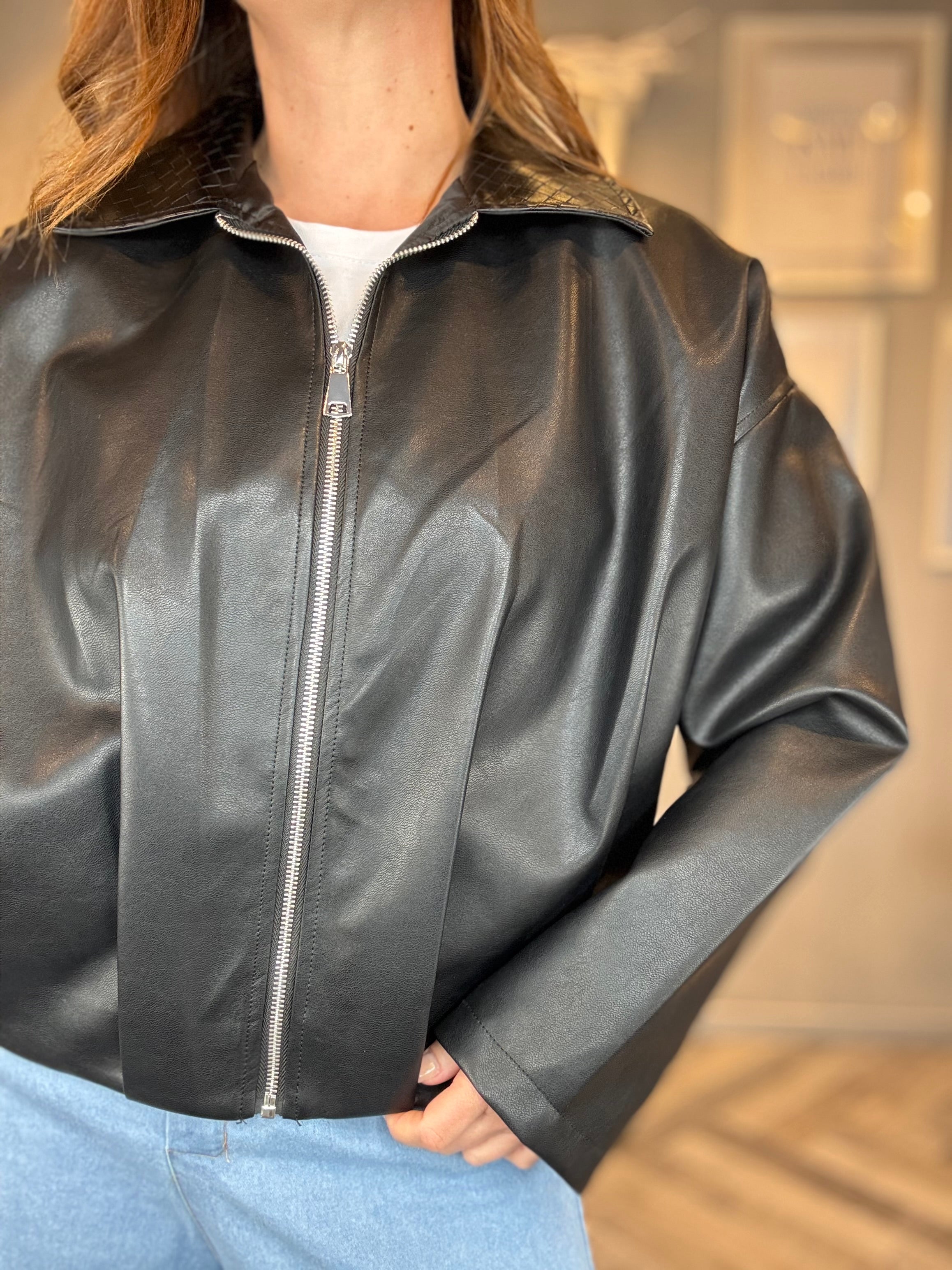 Bomber ecopelle collo intrecciato nero