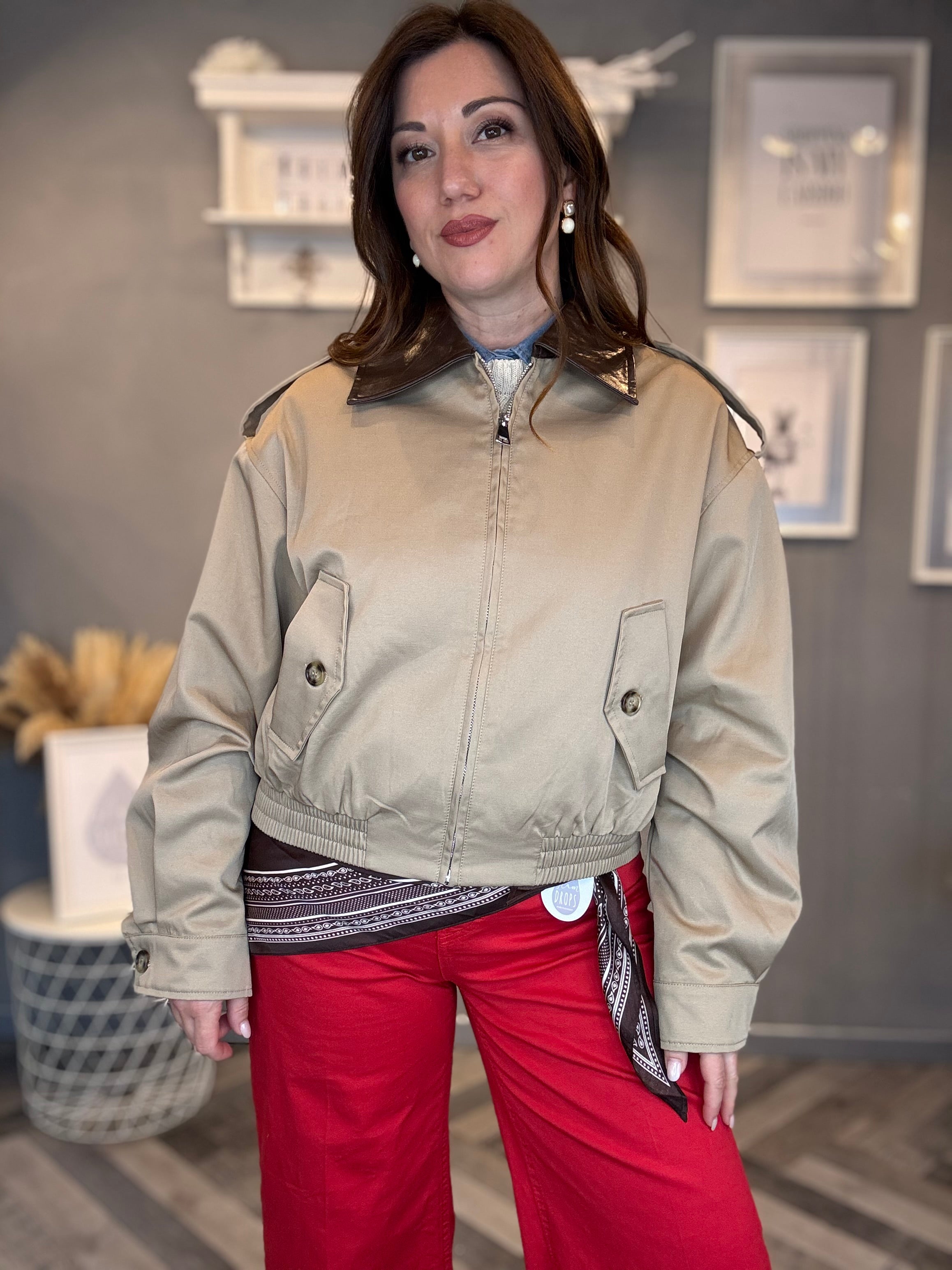 Bomber biscotto con colletto ecopelle